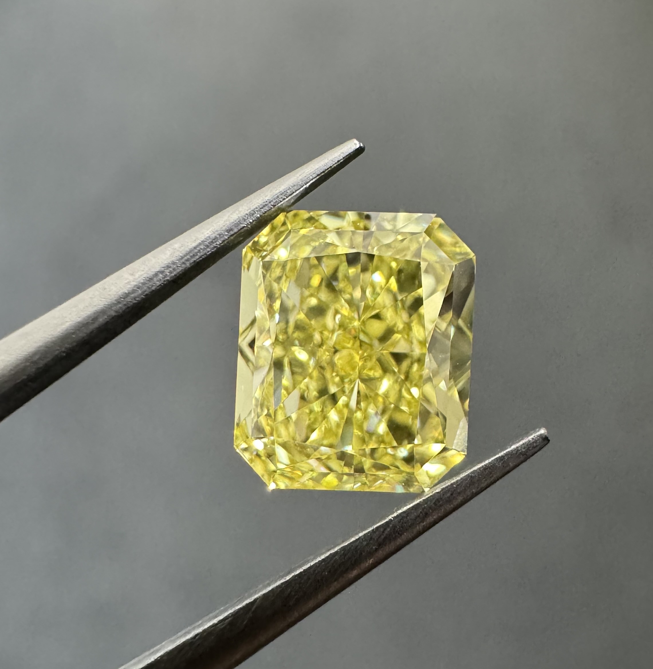 1.61ct Radiant SINGLE image 2 of 3