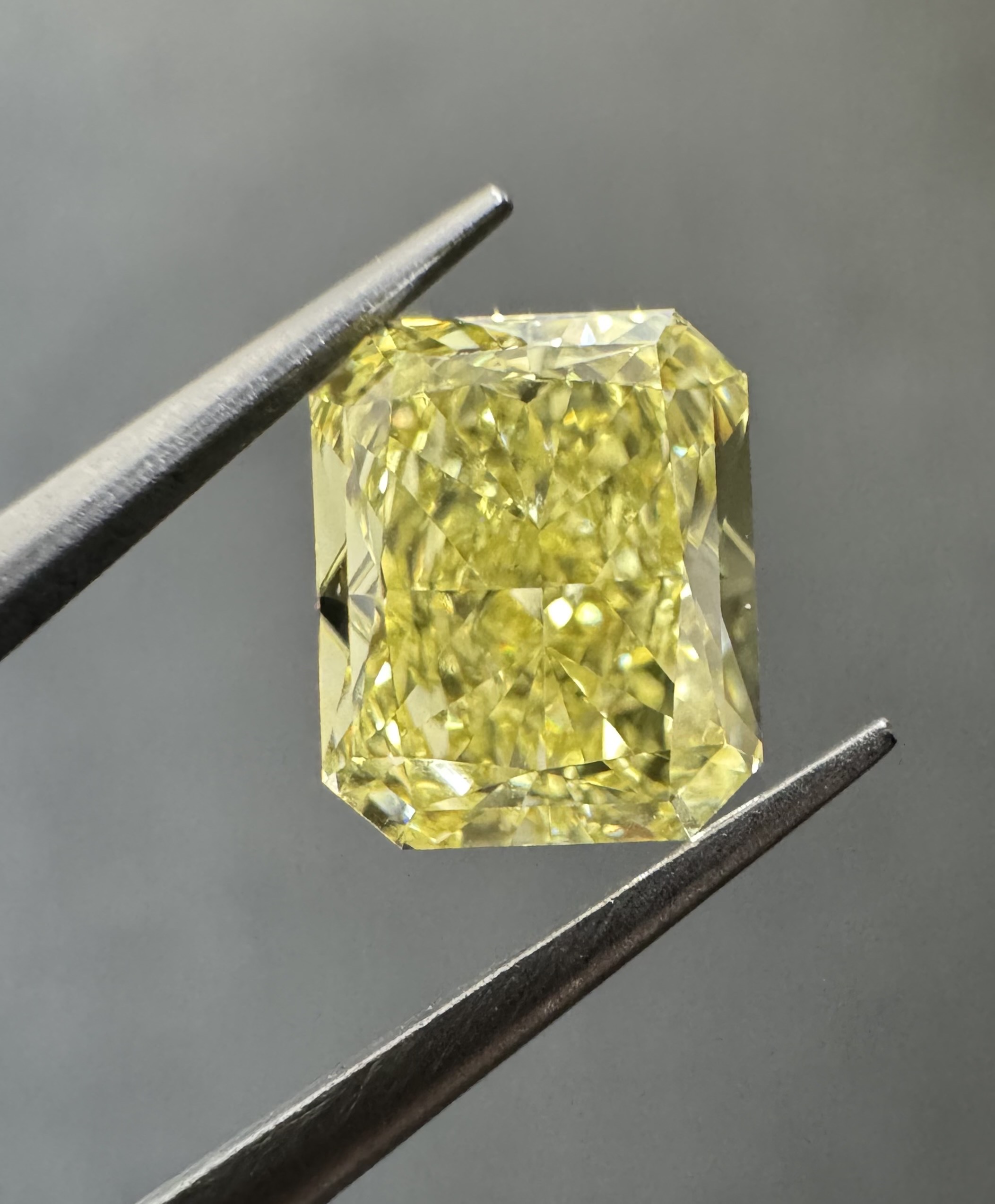 1.61ct Radiant SINGLE image 2 of 3