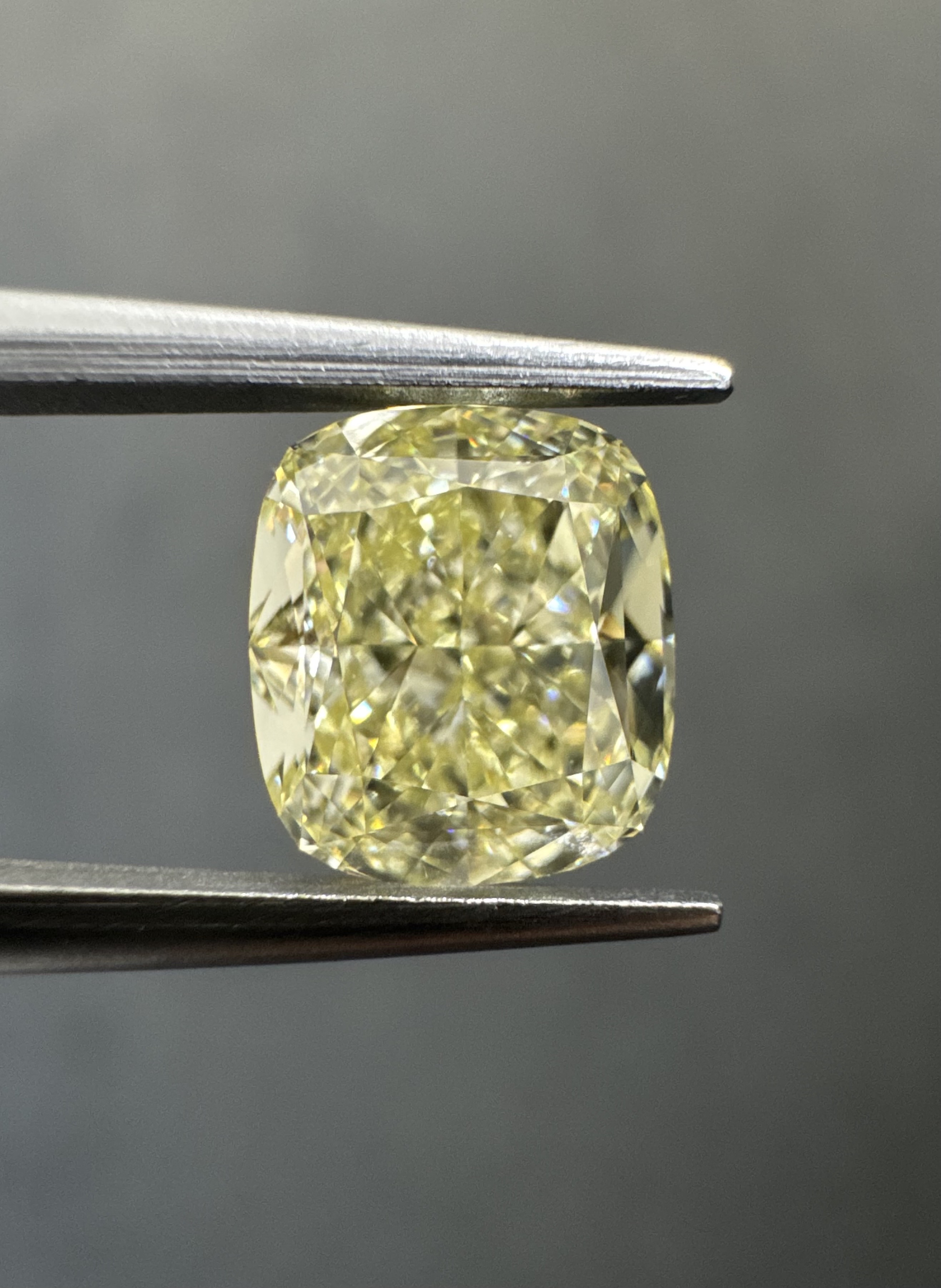 2.07ct Cushion SINGLE image 2 of 3