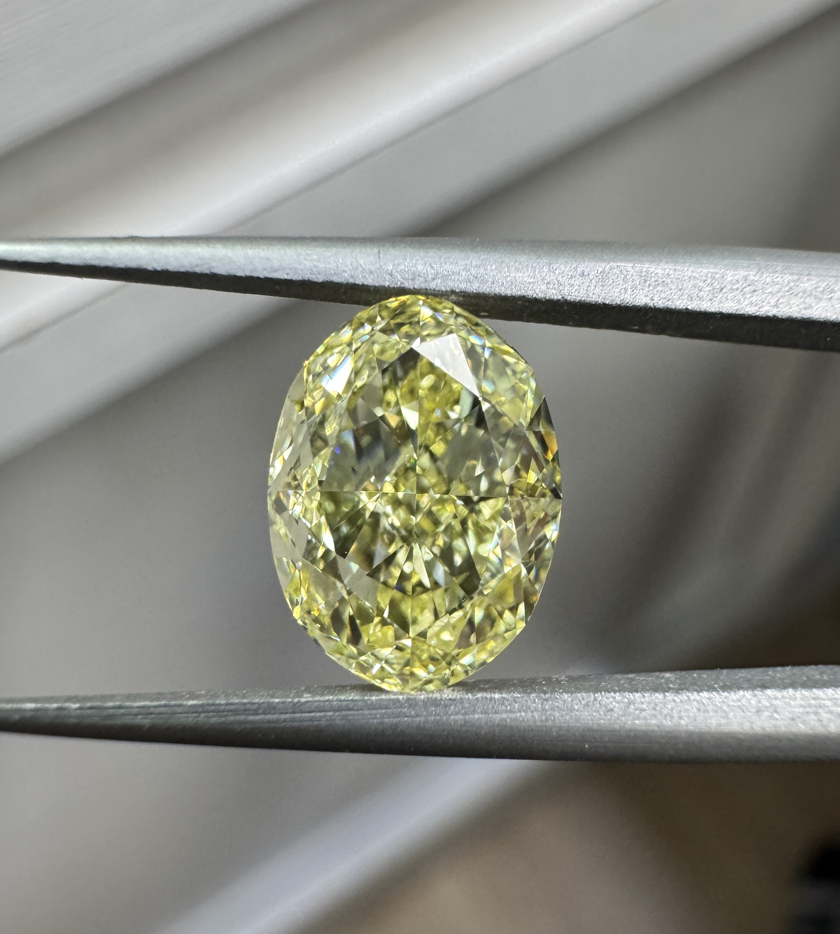 2.80ct Oval SINGLE image 2 of 3
