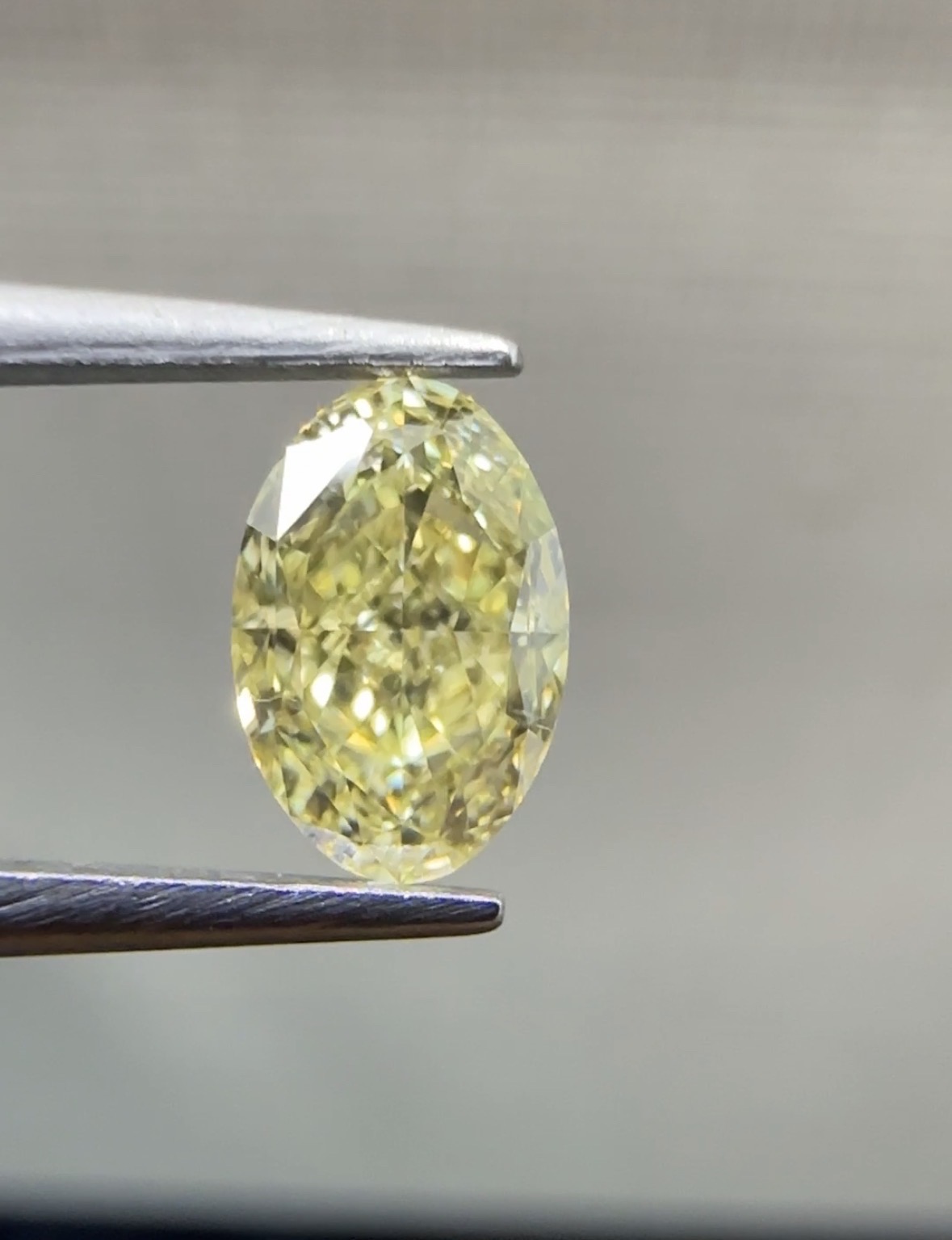 0.72ct Oval SINGLE image 2 of 3