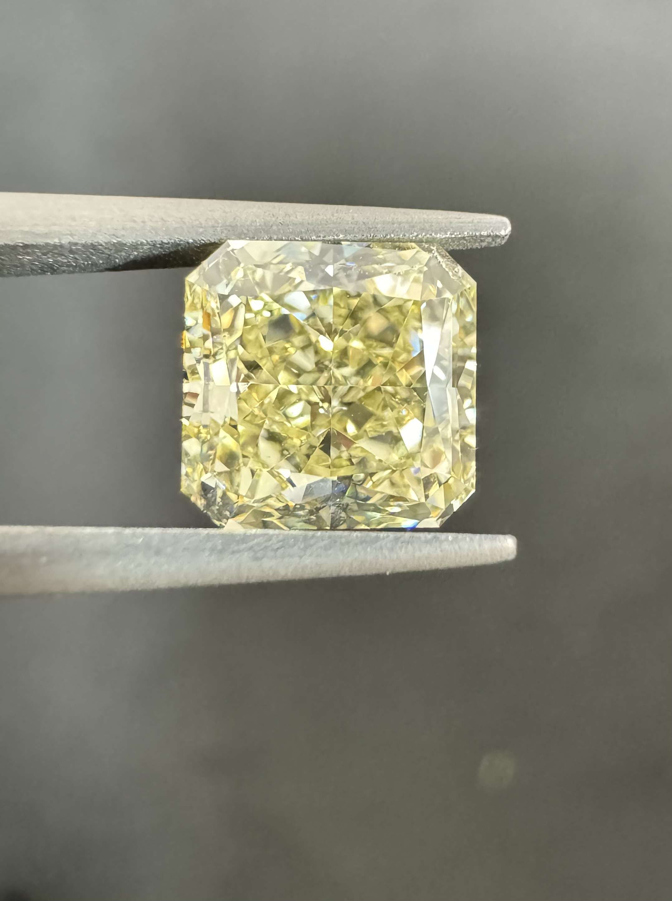 2.02ct Radiant SINGLE image 2 of 3