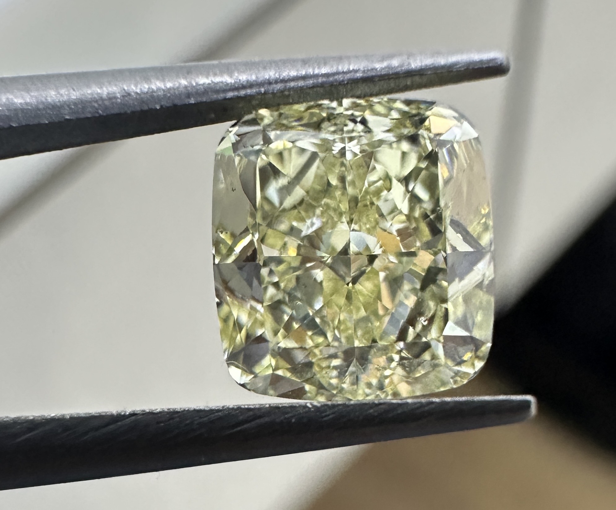 2.01ct Cushion SINGLE image 2 of 3