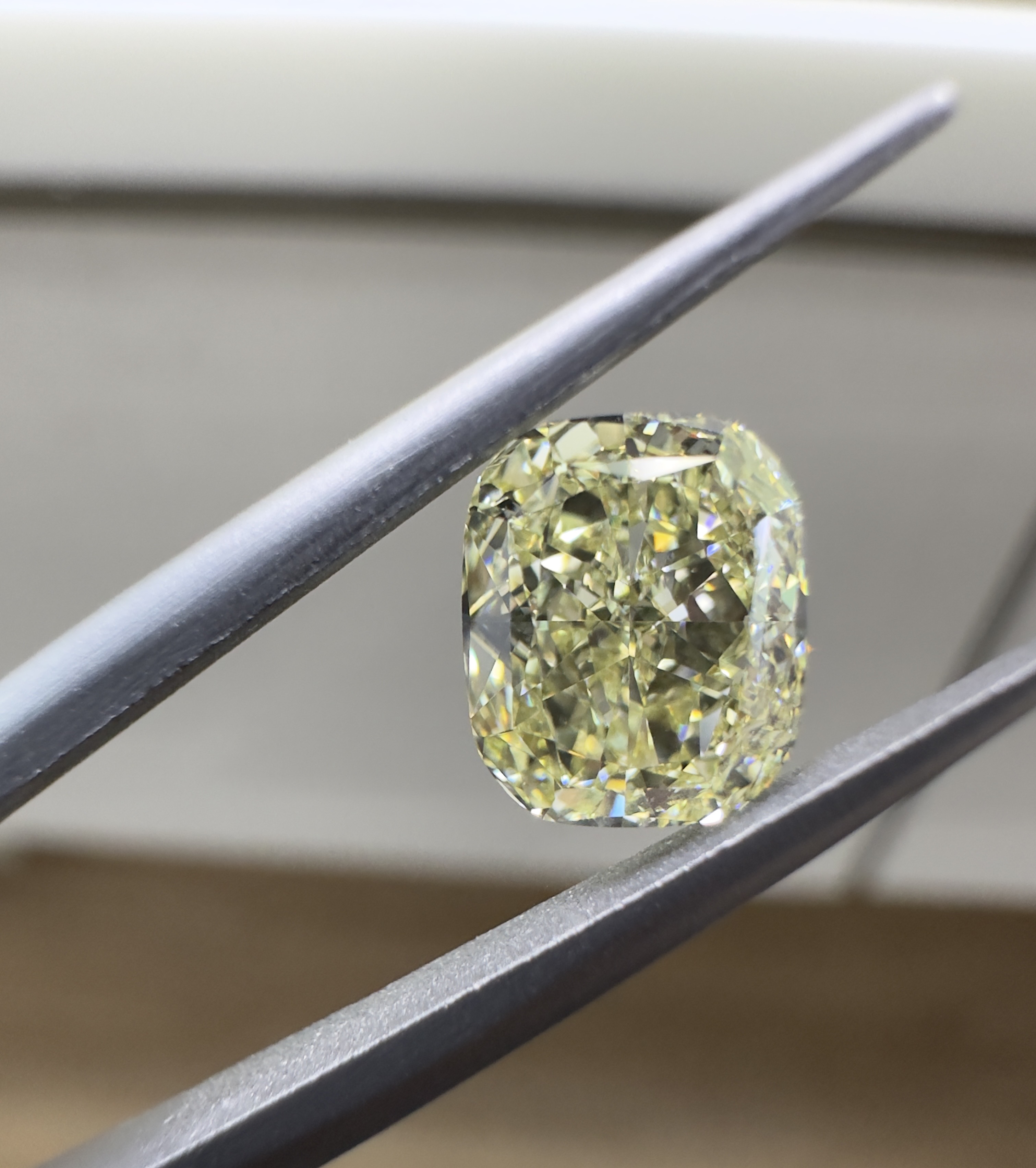 1.76ct Cushion SINGLE image 2 of 3