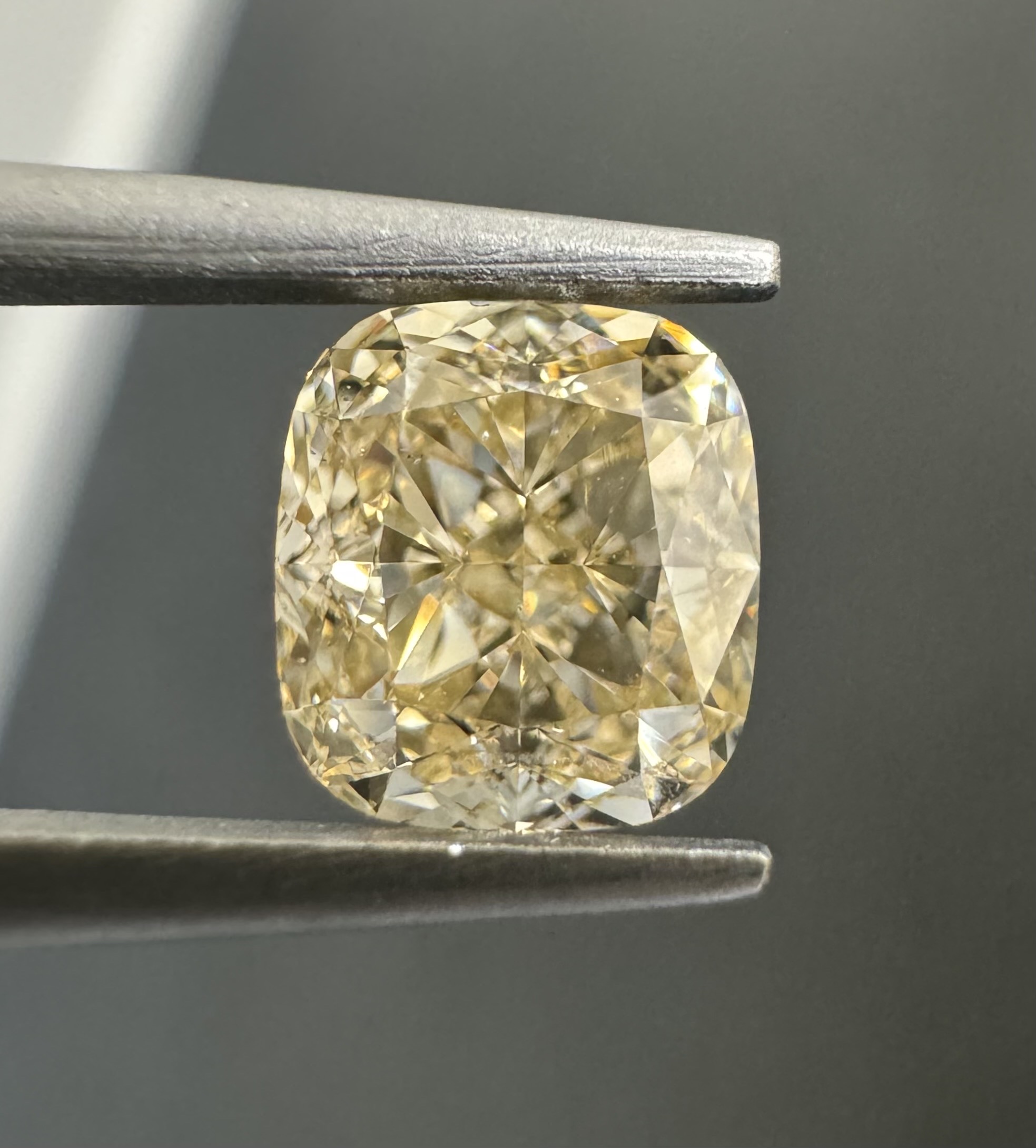 1.01ct Cushion SINGLE image 3 of 4