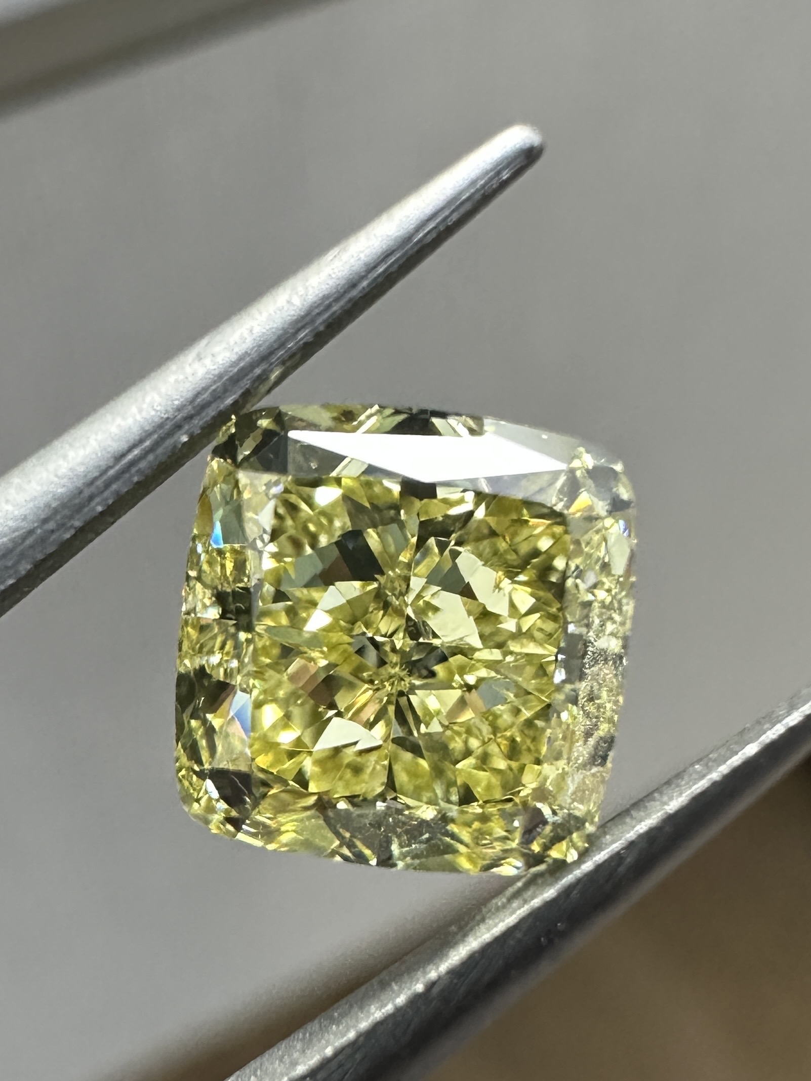 2.01ct Cushion SINGLE image 2 of 3