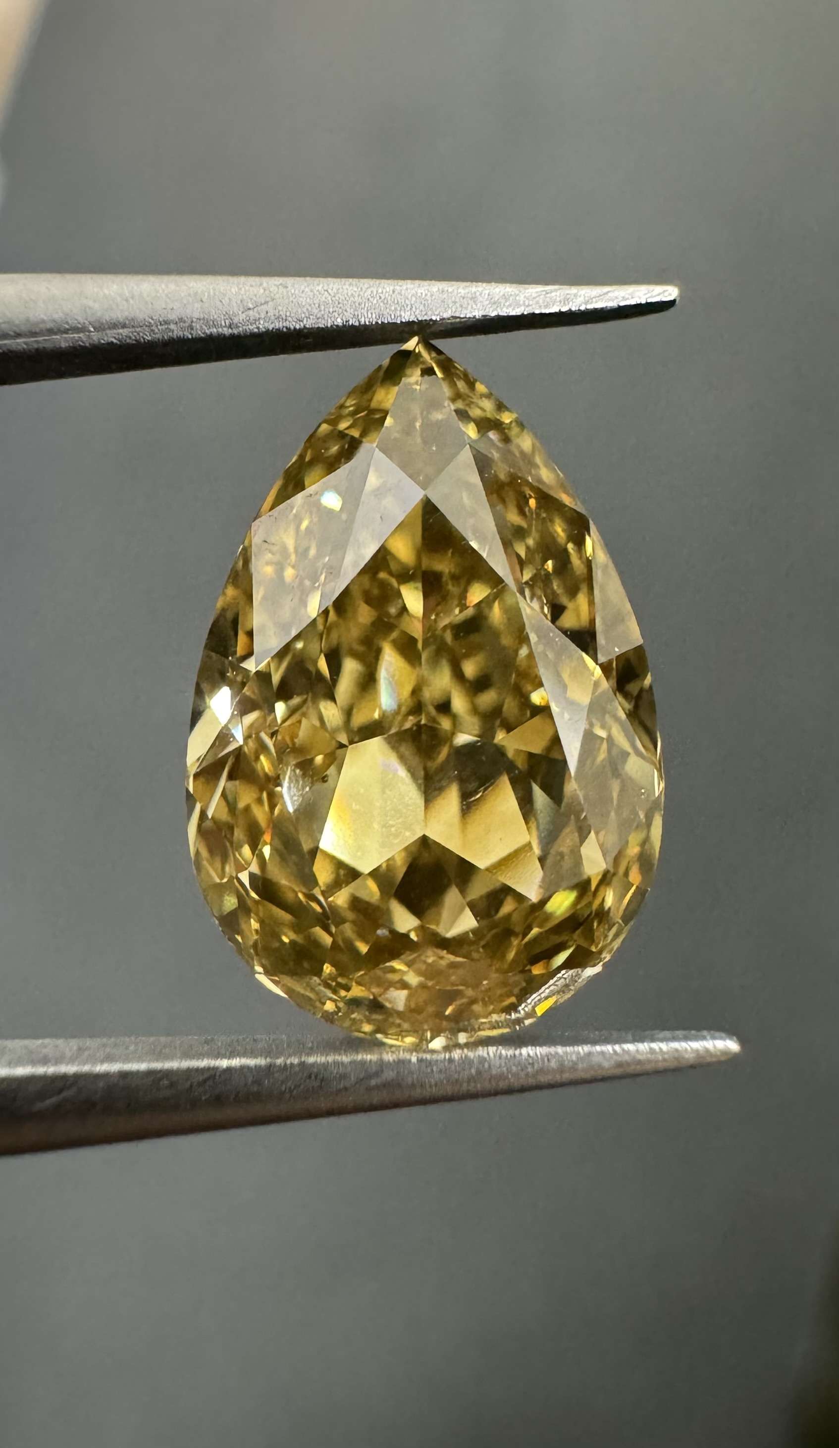 2.10ct Pear SINGLE image 2 of 3