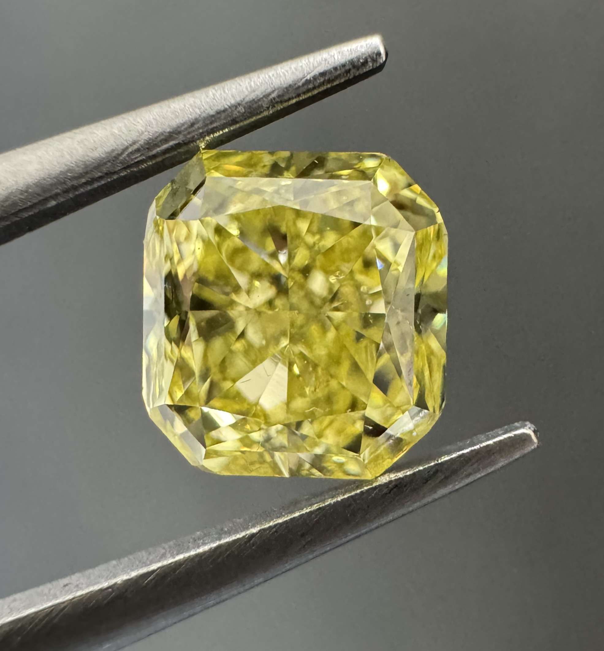 1.01ct Radiant SINGLE image 2 of 3