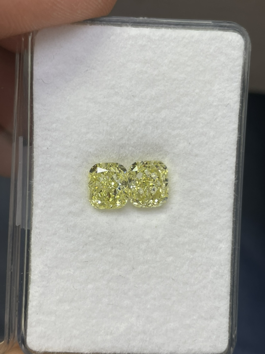 2.01ct Cushion SINGLE image 2 of 3