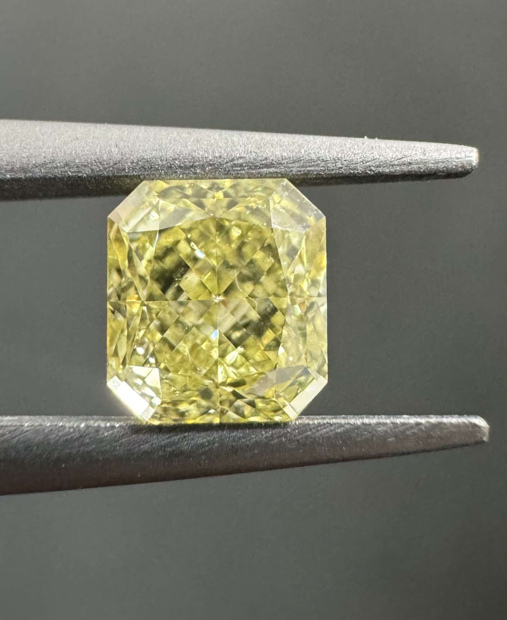 0.55ct Radiant SINGLE image 2 of 3
