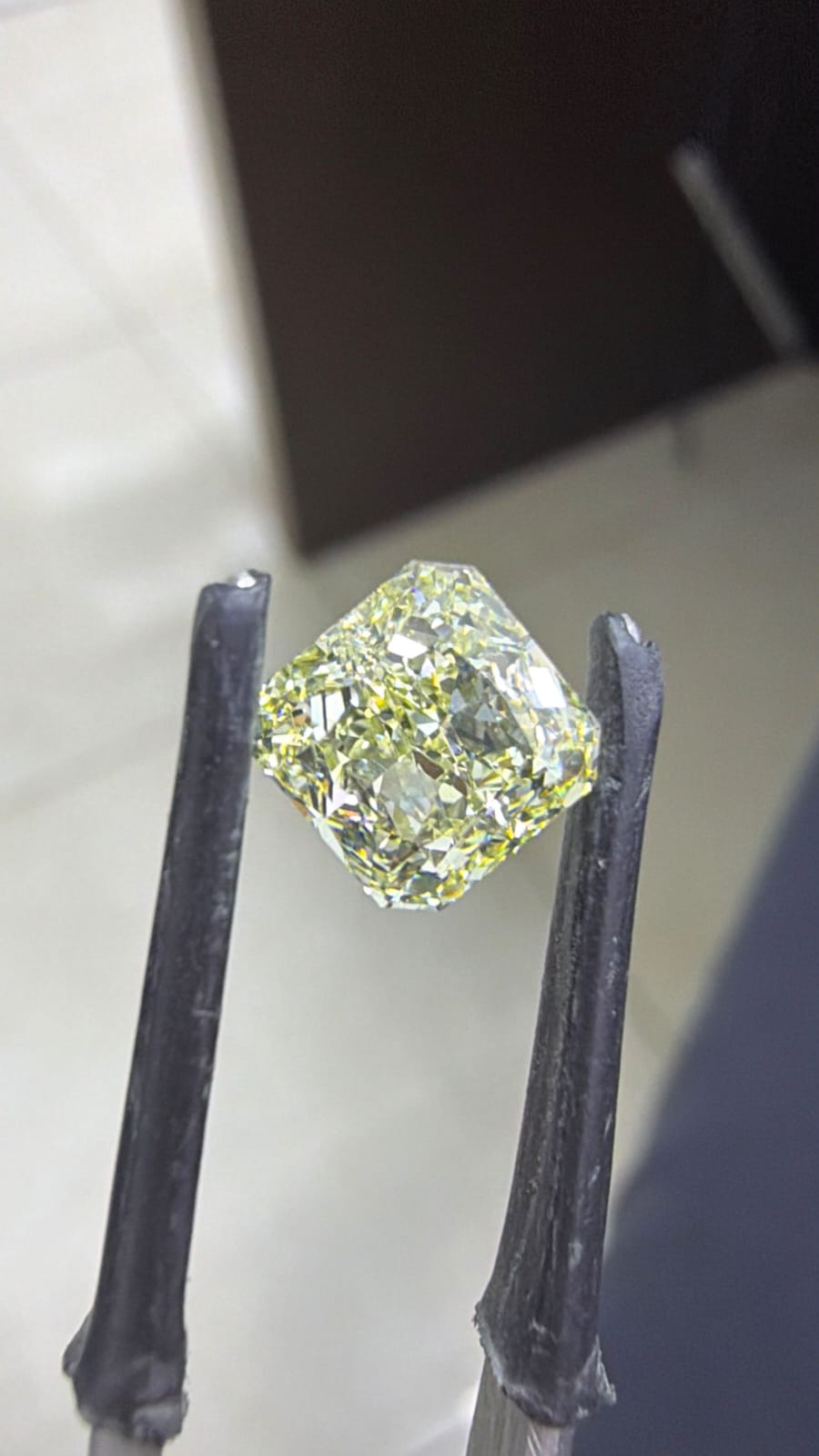 2.01ct Radiant SINGLE image 2 of 3
