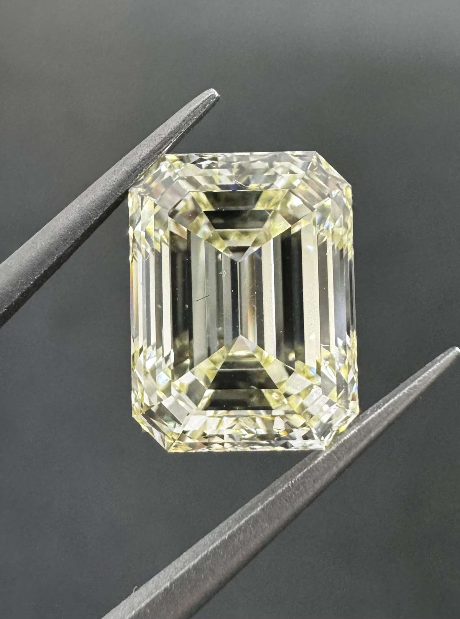 4.01ct Emerald Cut SINGLE image 2 of 3