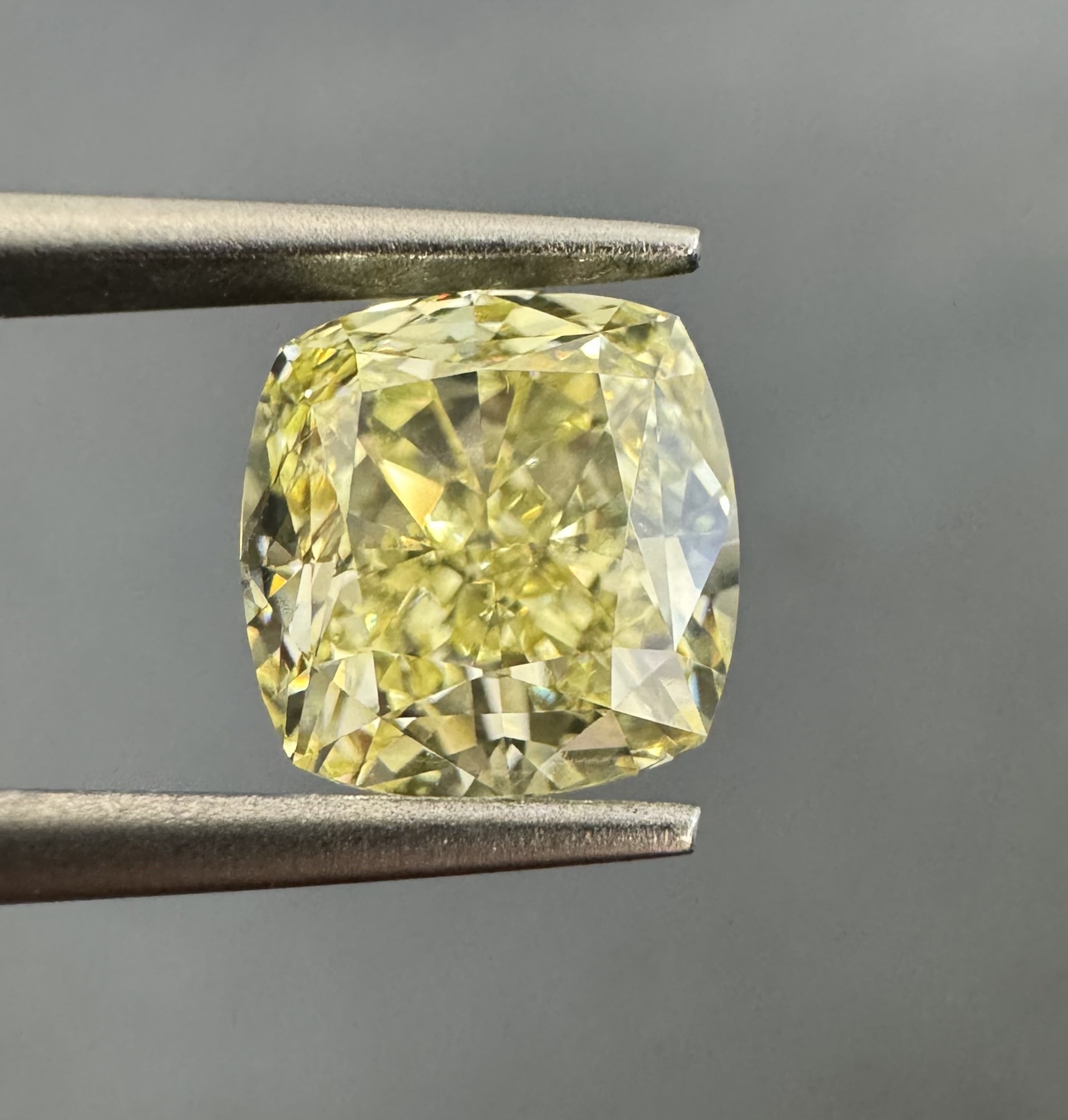 1.70ct Cushion SINGLE image 2 of 3