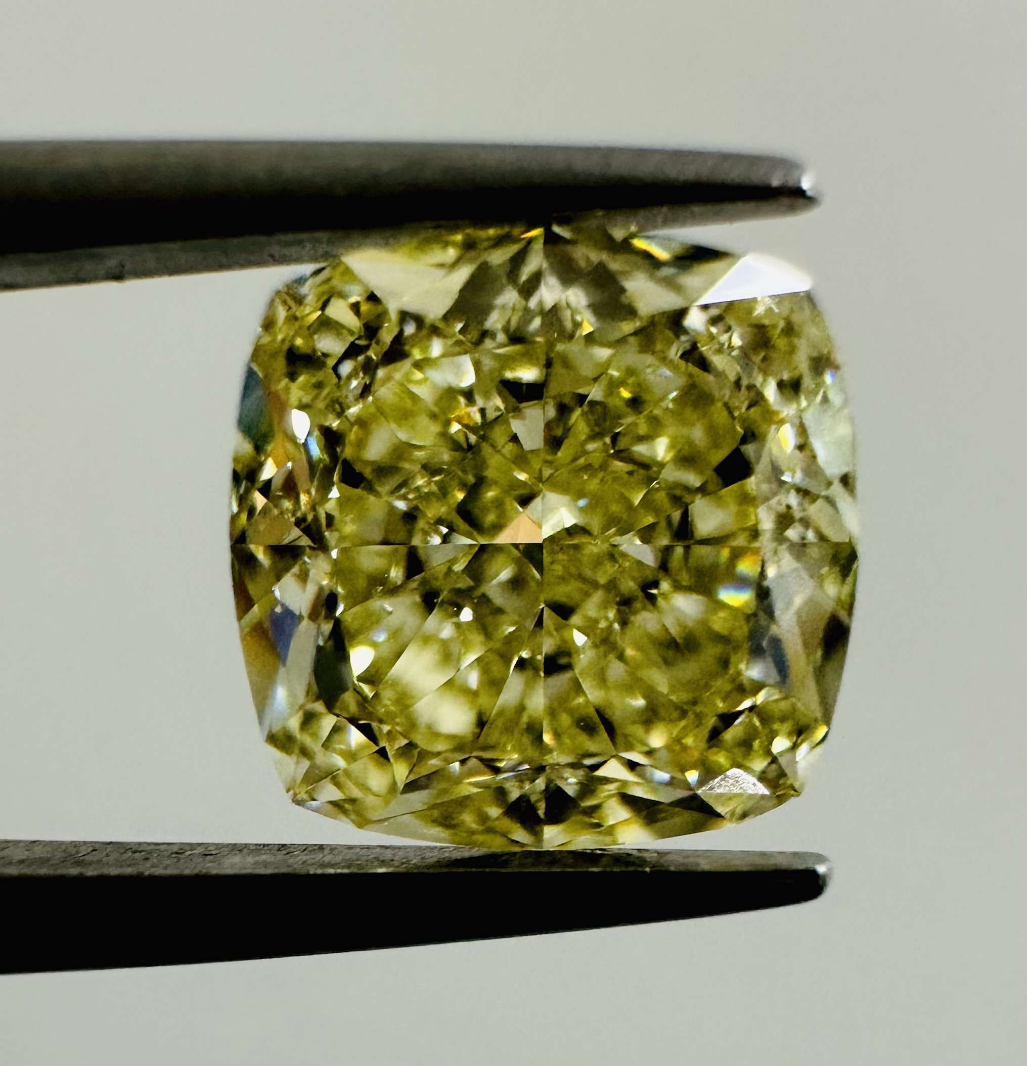 2.40ct Cushion SINGLE image 2 of 3