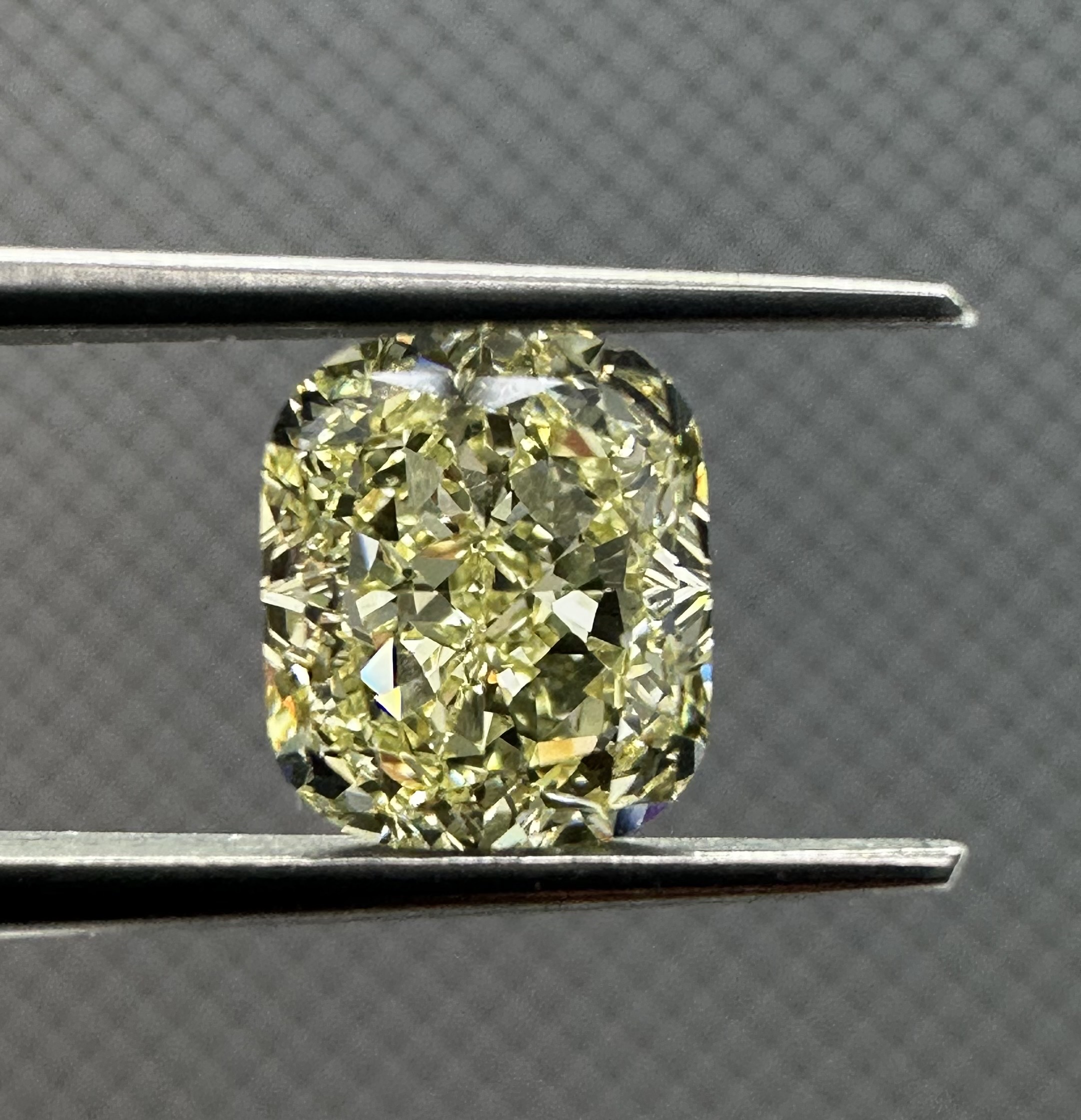 1.70ct Cushion SINGLE image 2 of 3
