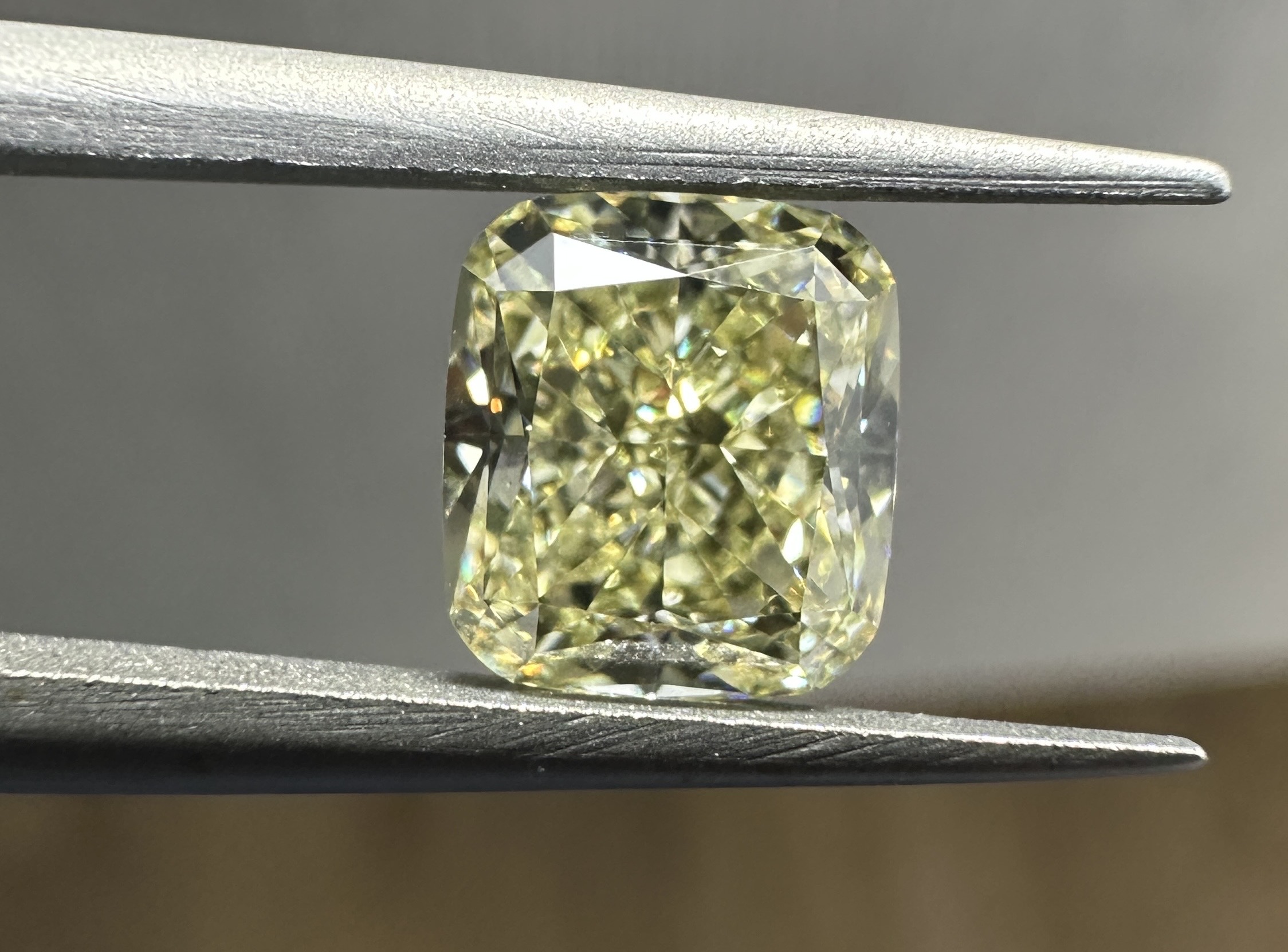 1.79ct Cushion SINGLE image 2 of 3