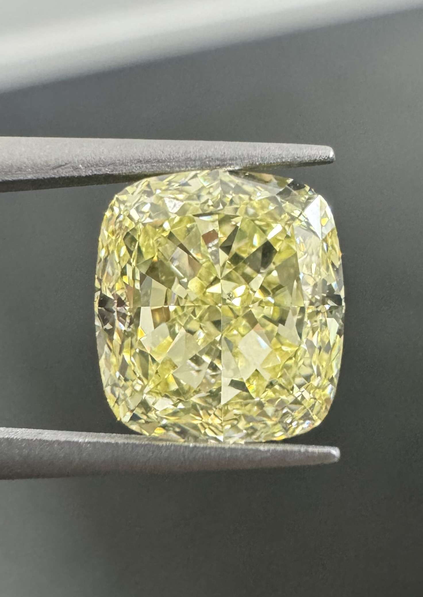 2.51ct Cushion SINGLE image 2 of 2