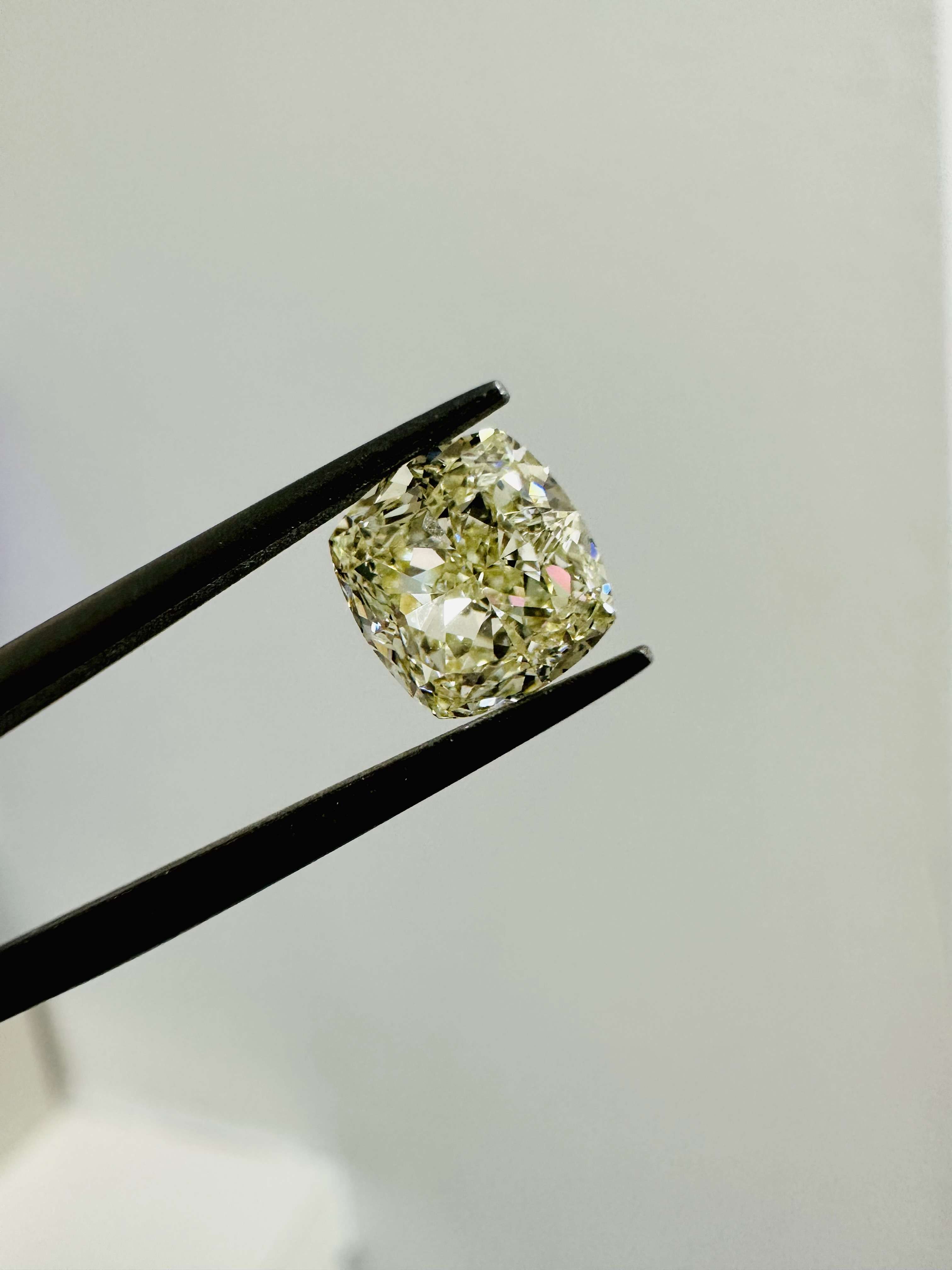 1.72ct Cushion SINGLE image 3 of 4