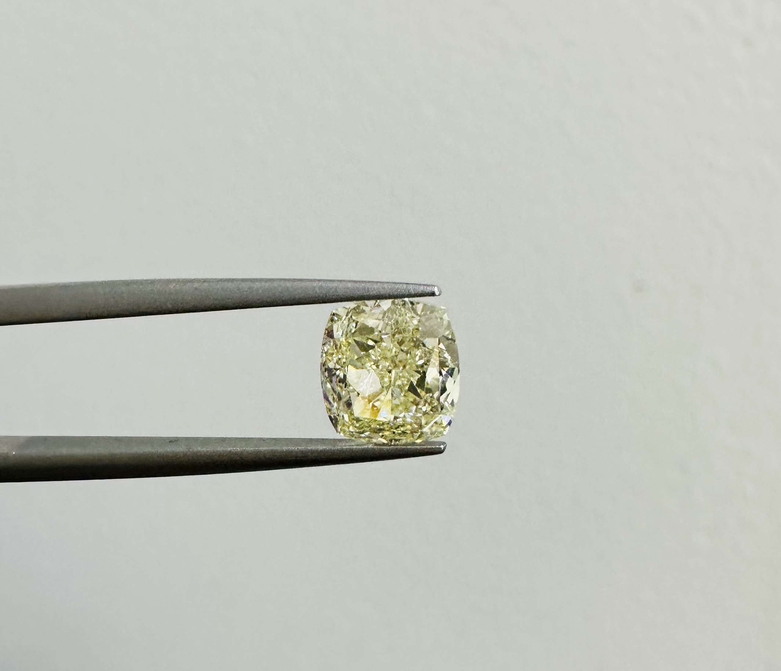 2.59ct Cushion SINGLE image 2 of 2