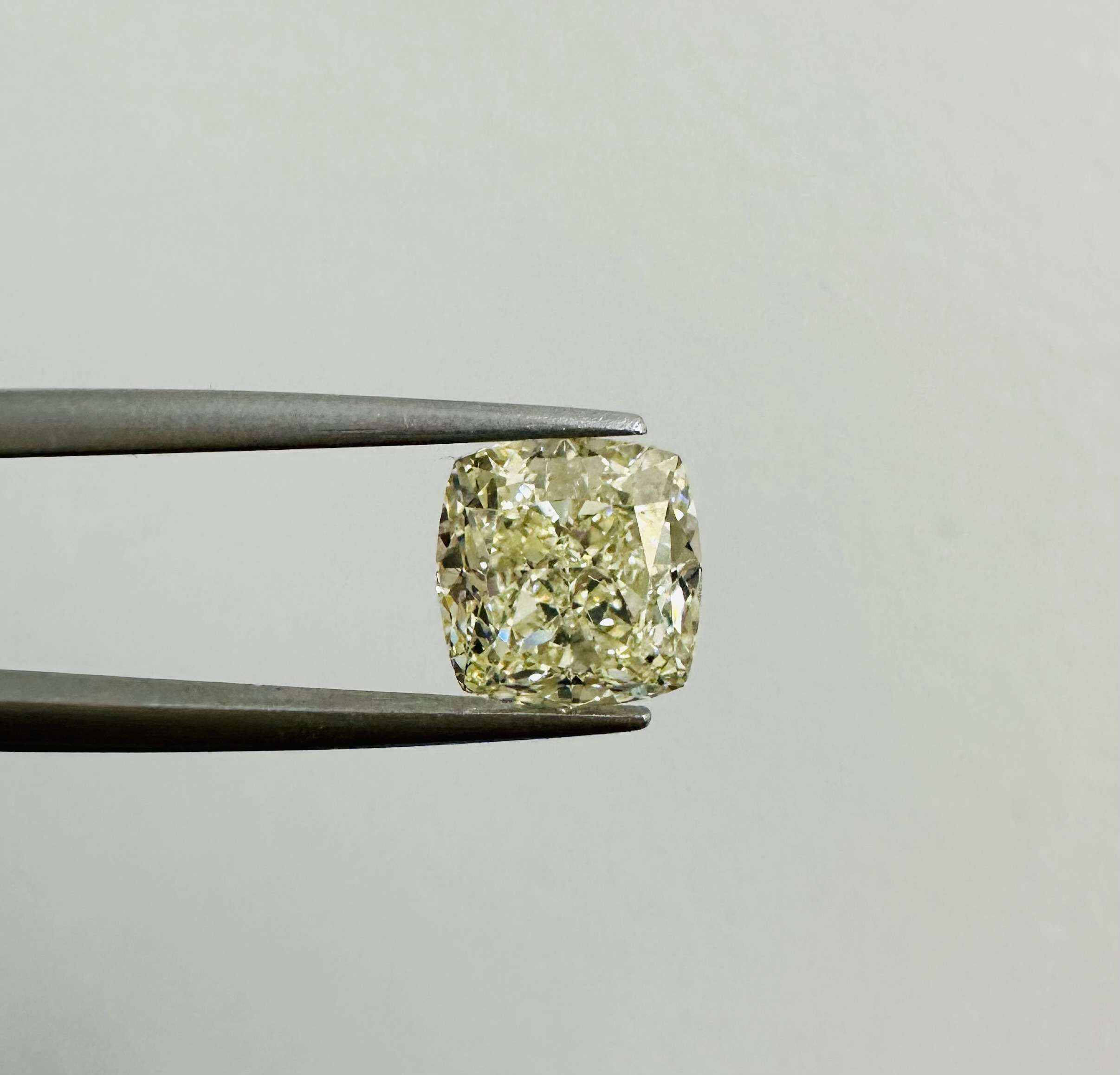 2.52ct Cushion SINGLE image 2 of 3