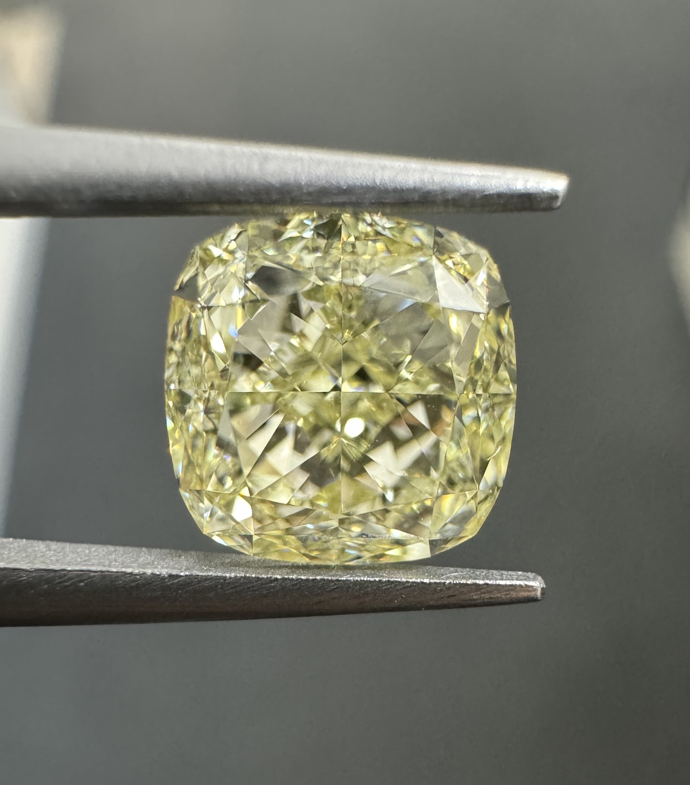 2.07ct Cushion SINGLE image 2 of 3