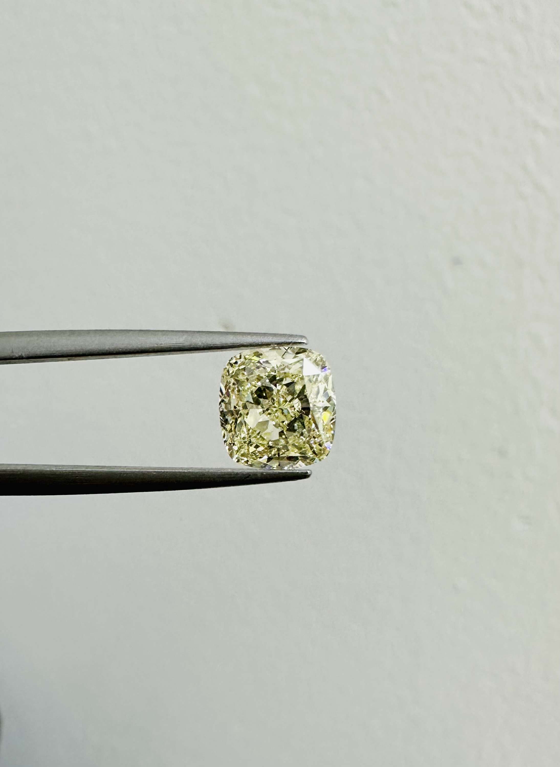 2.21ct Cushion SINGLE image 2 of 2