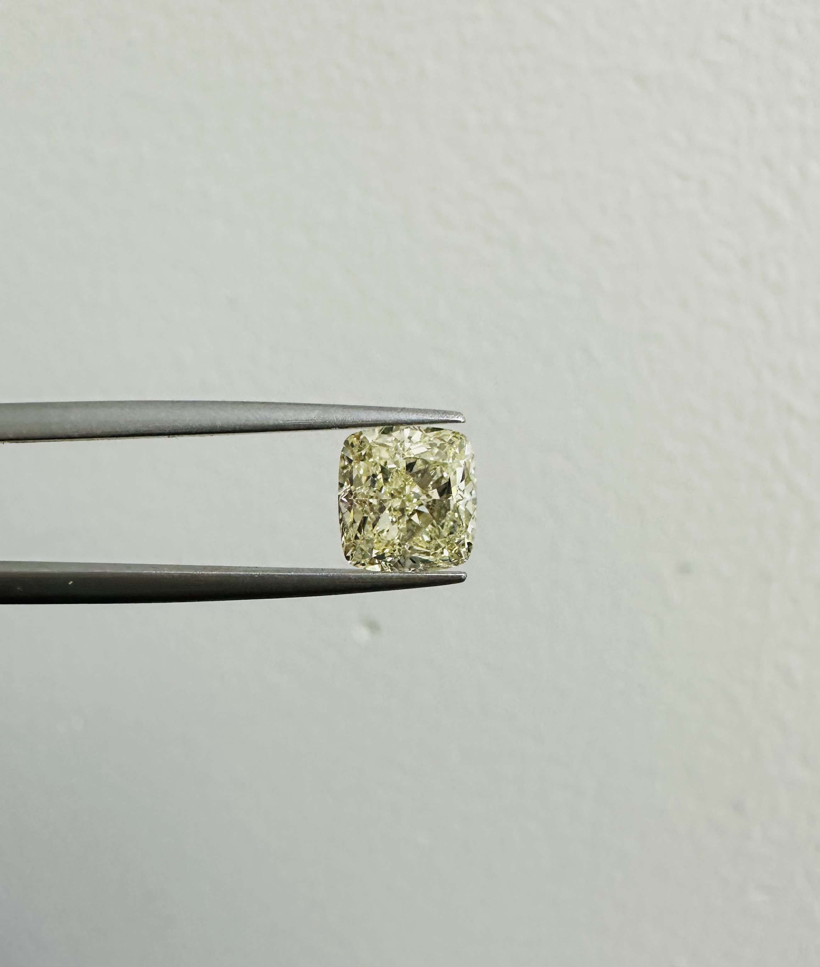 2.24ct Cushion SINGLE image 2 of 2