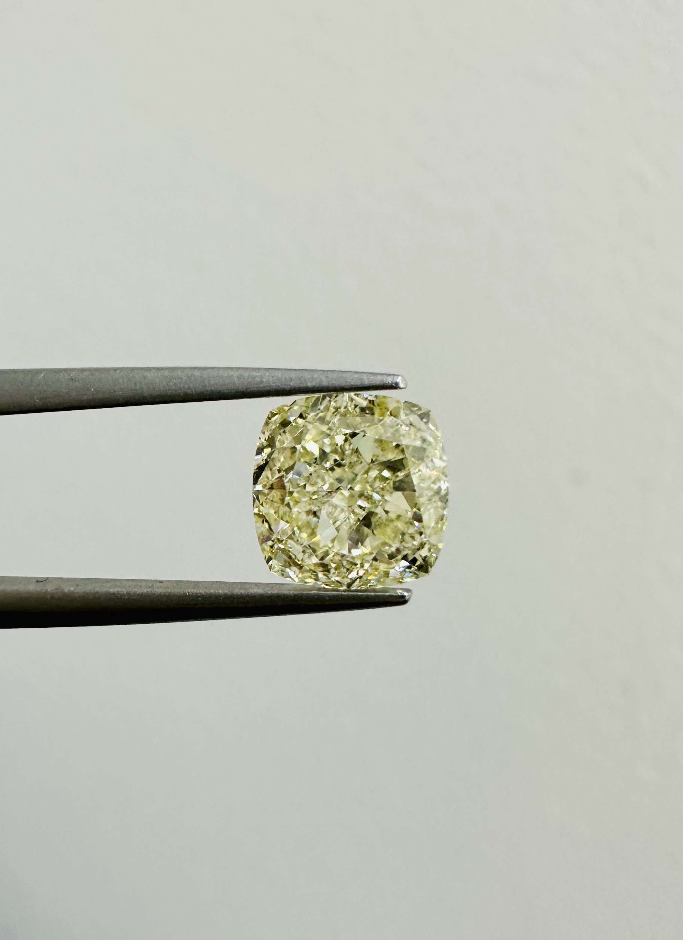 2.52ct Cushion SINGLE image 2 of 2