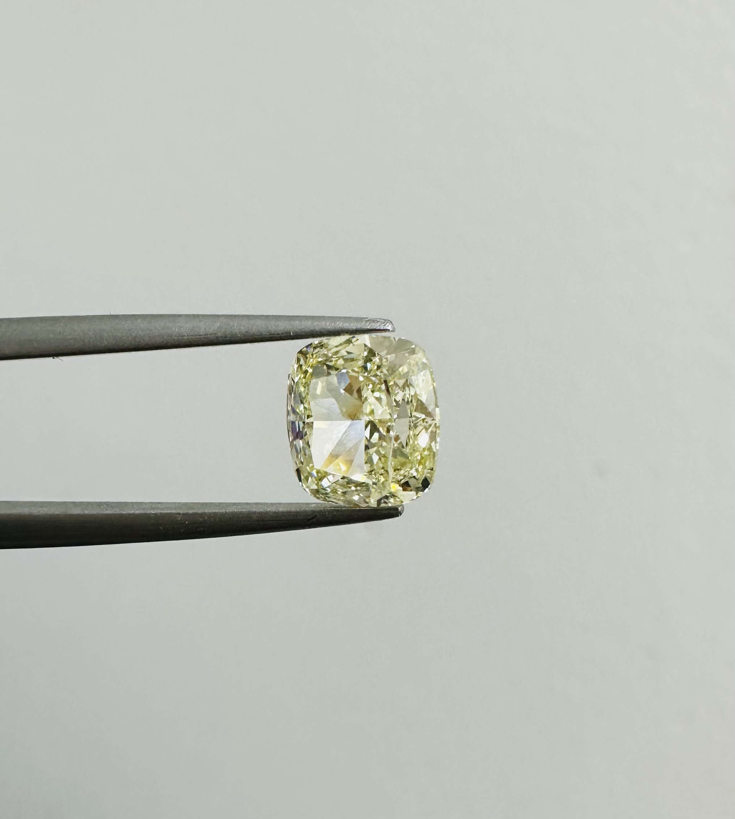 2.01ct Cushion SINGLE image 2 of 3