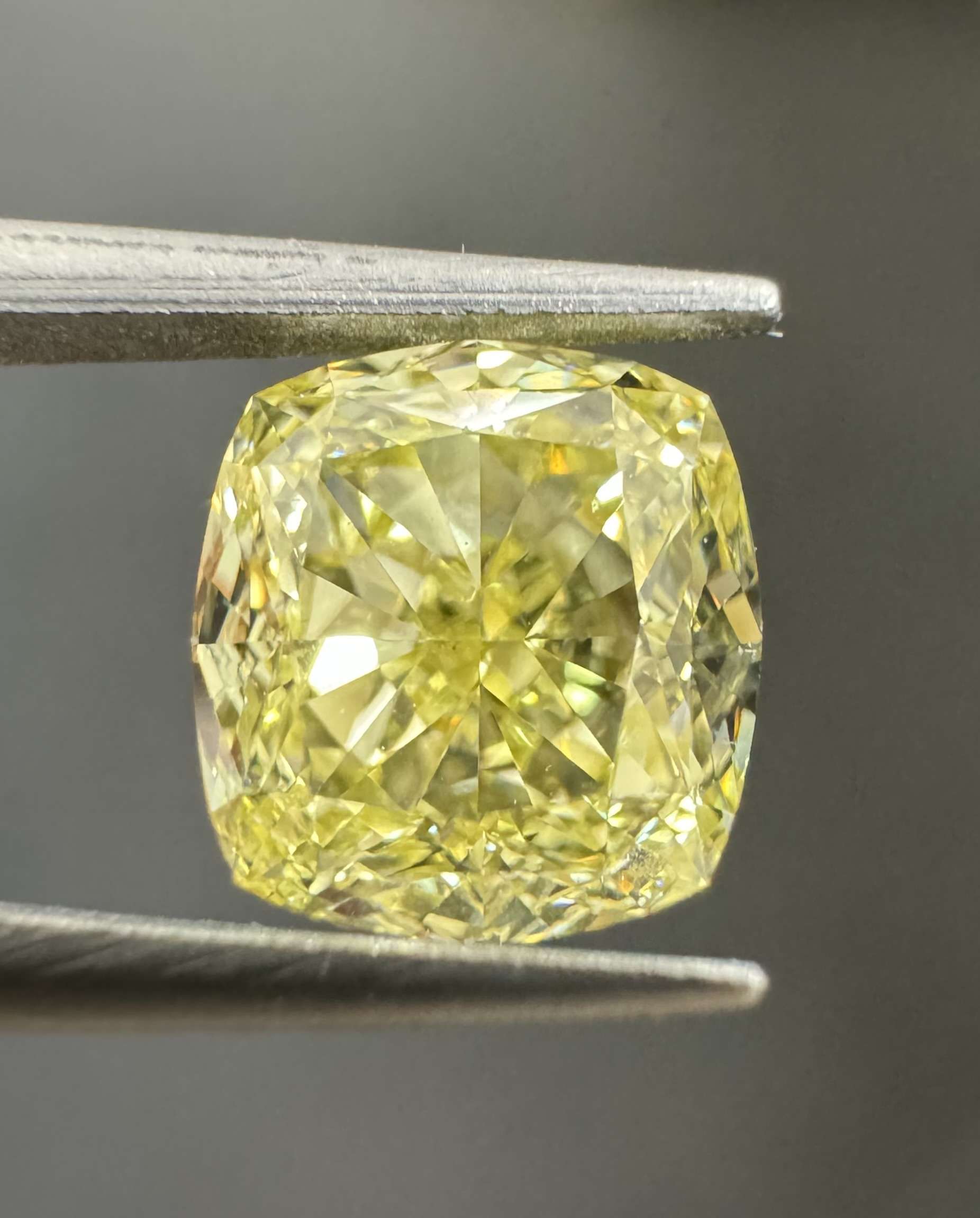 1.40ct Cushion SINGLE image 2 of 3