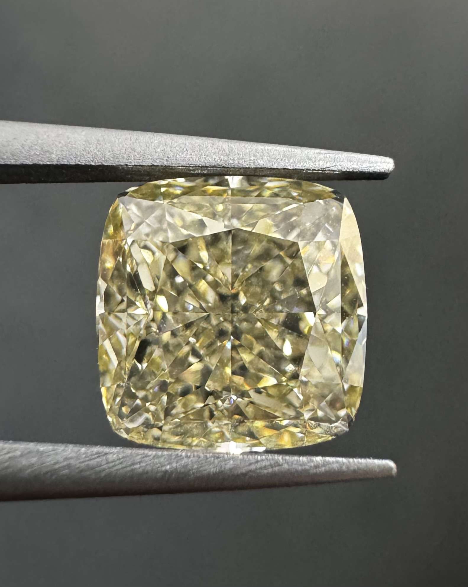 2.06ct Cushion SINGLE image 2 of 3