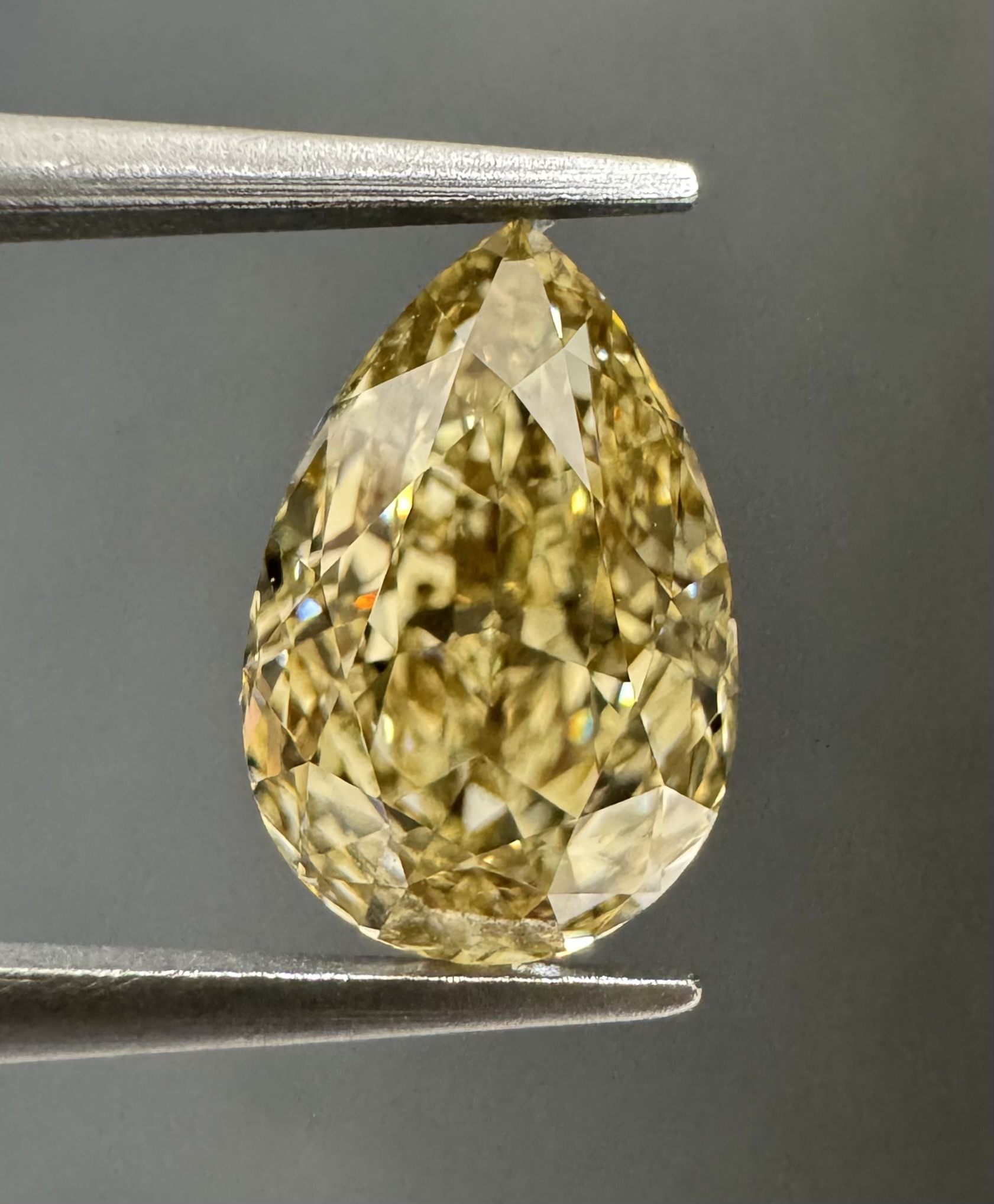 1.71ct Pear SINGLE image 2 of 3