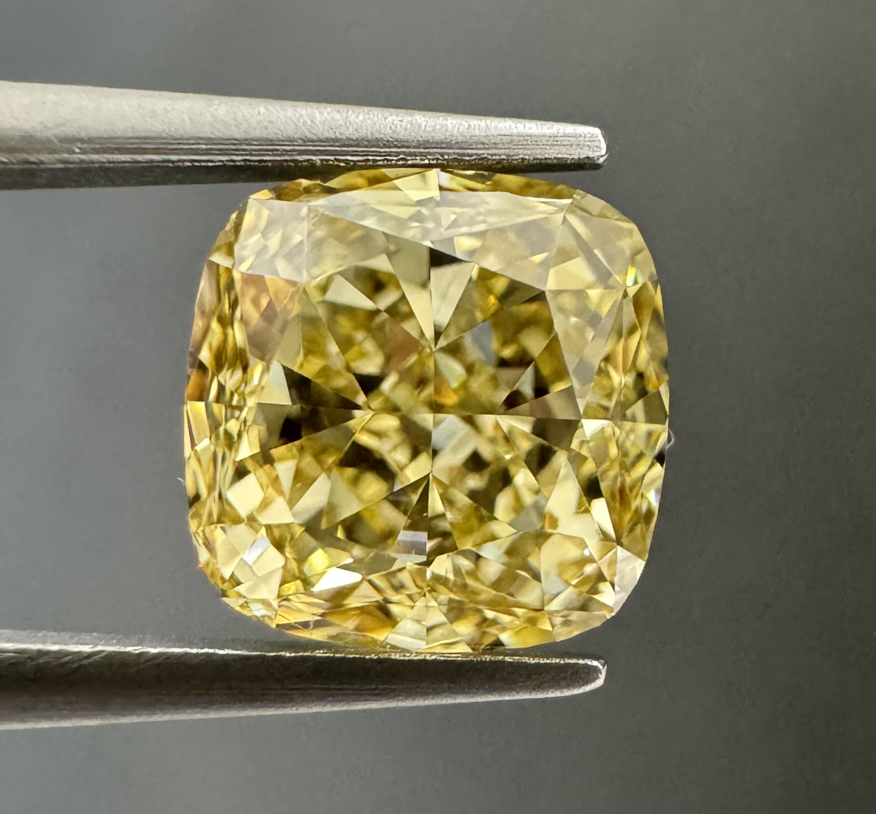 1.70ct Cushion SINGLE image 2 of 3