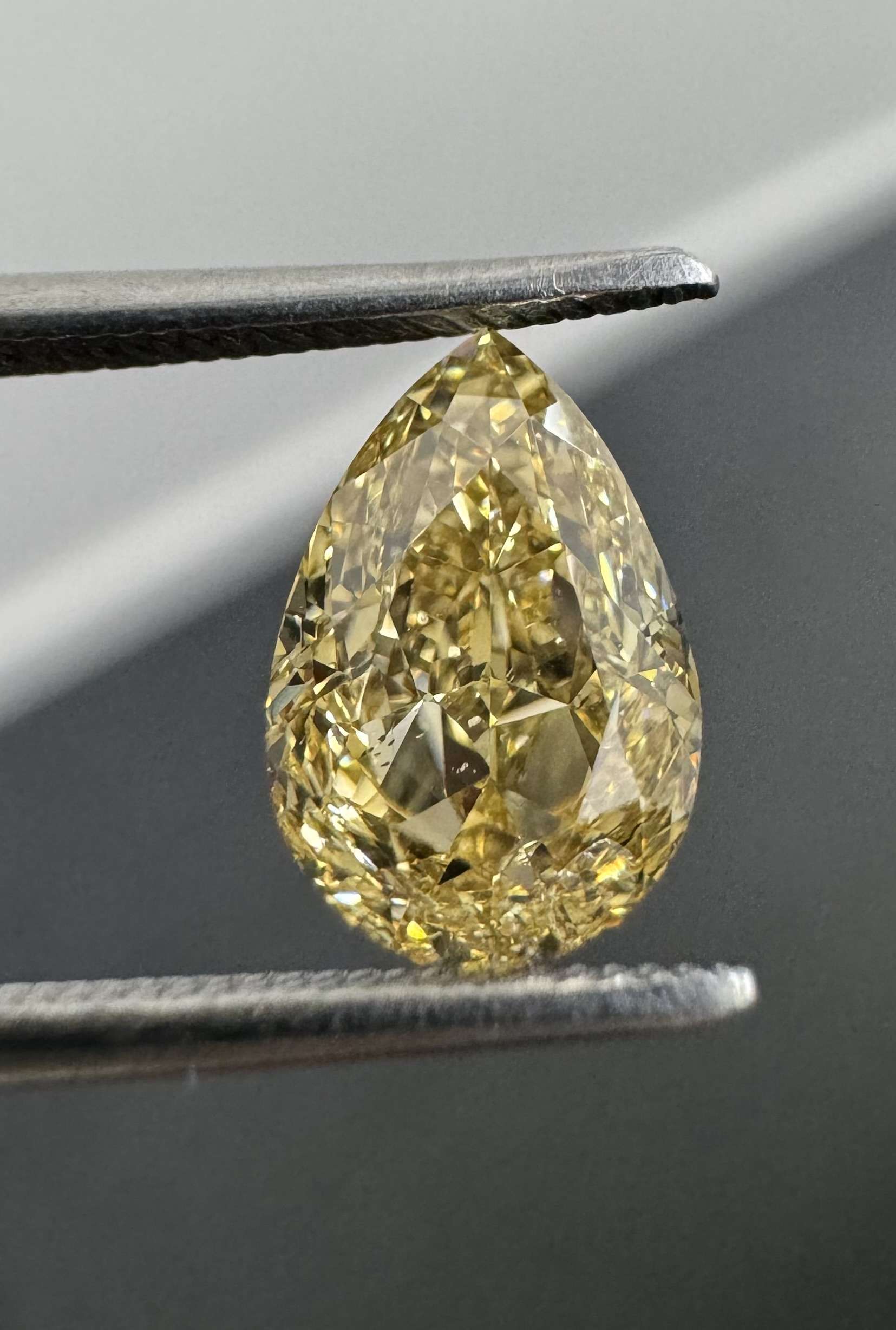 1.50ct Pear SINGLE image 2 of 3