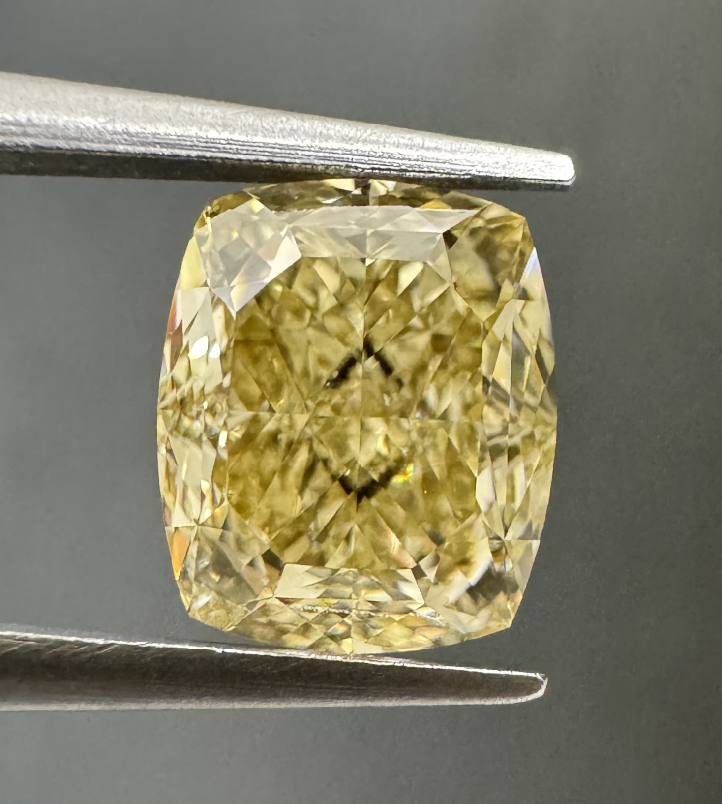 2.01ct Cushion SINGLE image 2 of 3