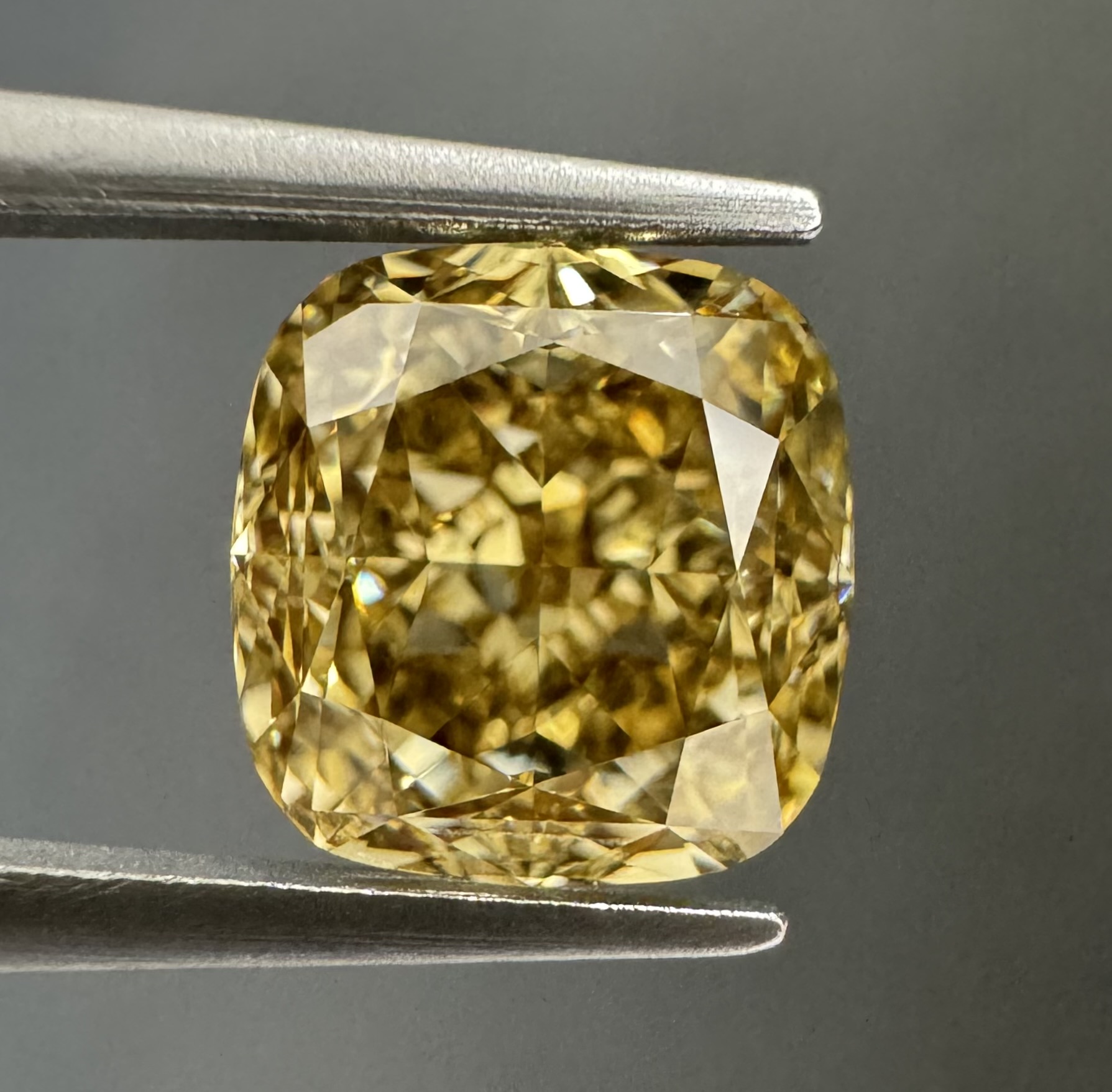 1.71ct Cushion SINGLE image 2 of 3