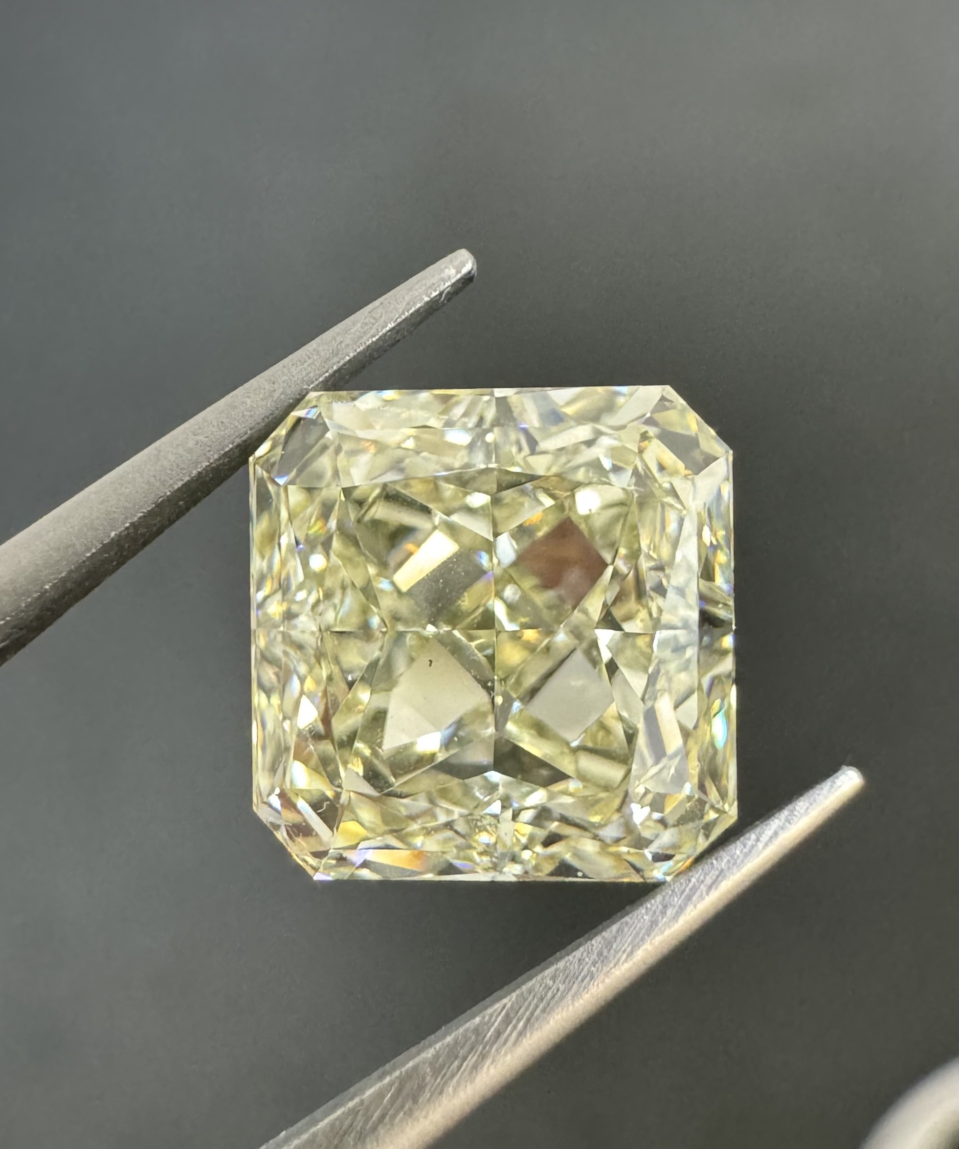 4.07ct Radiant SINGLE image 2 of 2