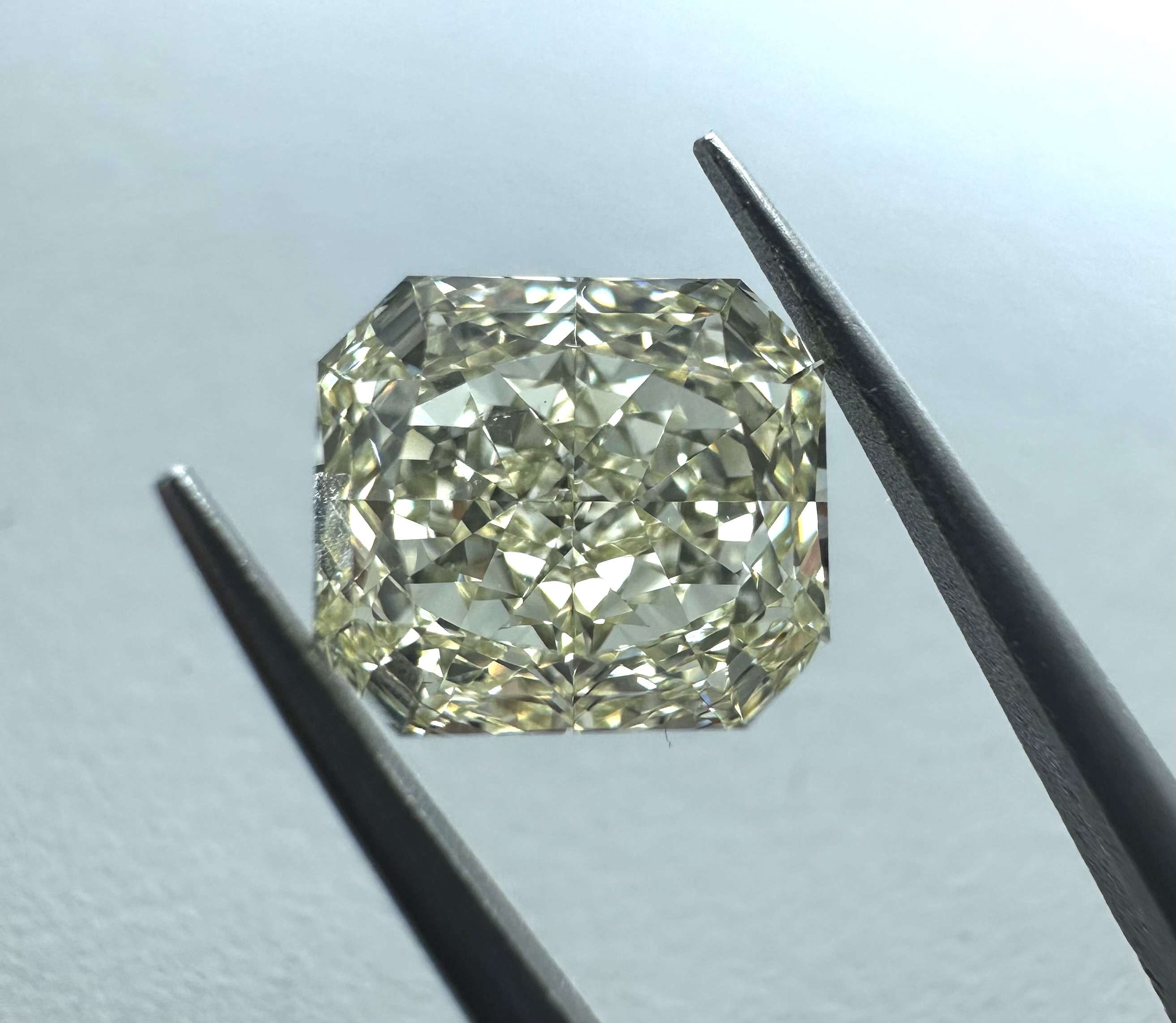 2.05ct Radiant SINGLE image 2 of 3