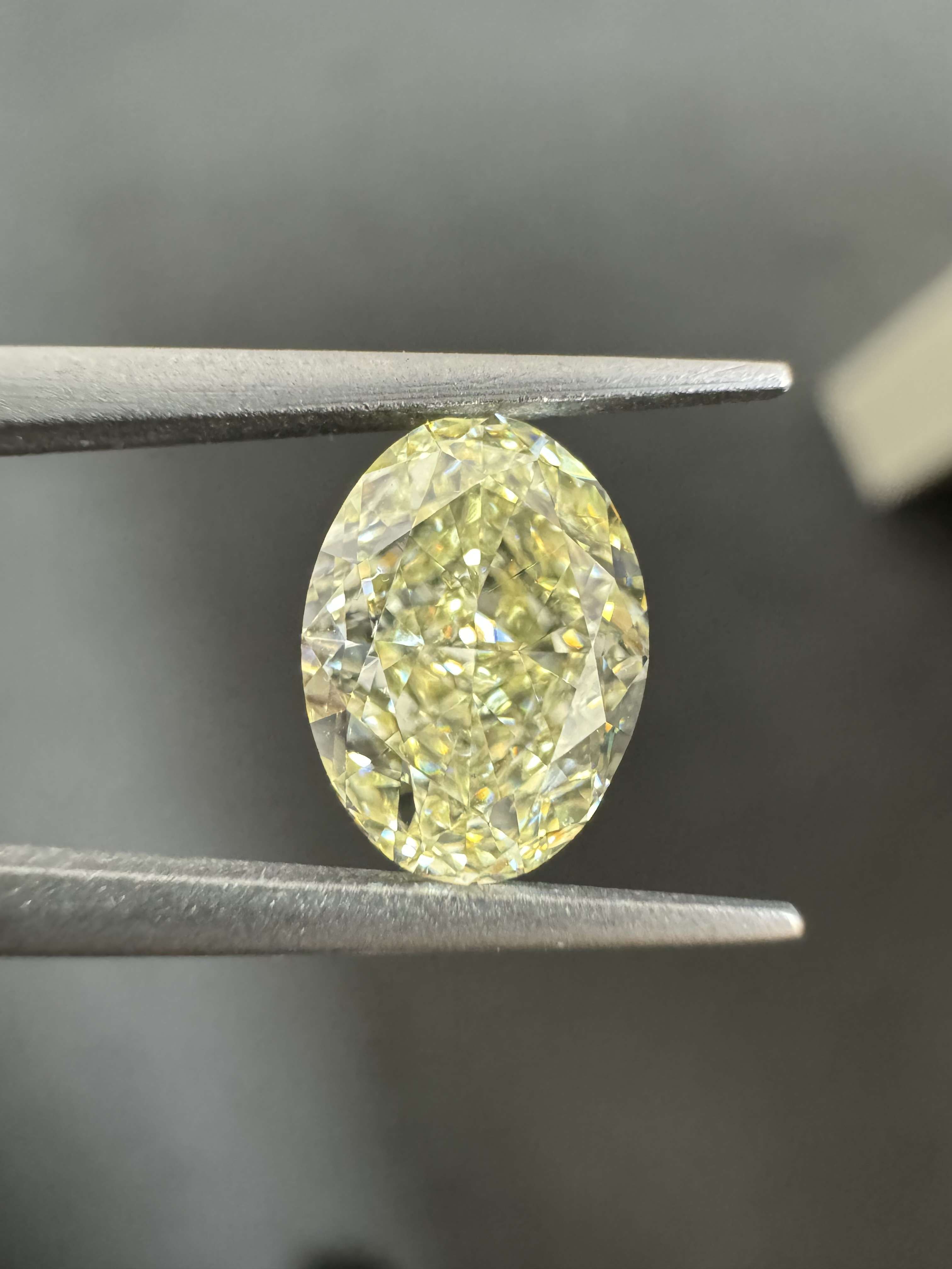 2.01ct Oval SINGLE image 2 of 3