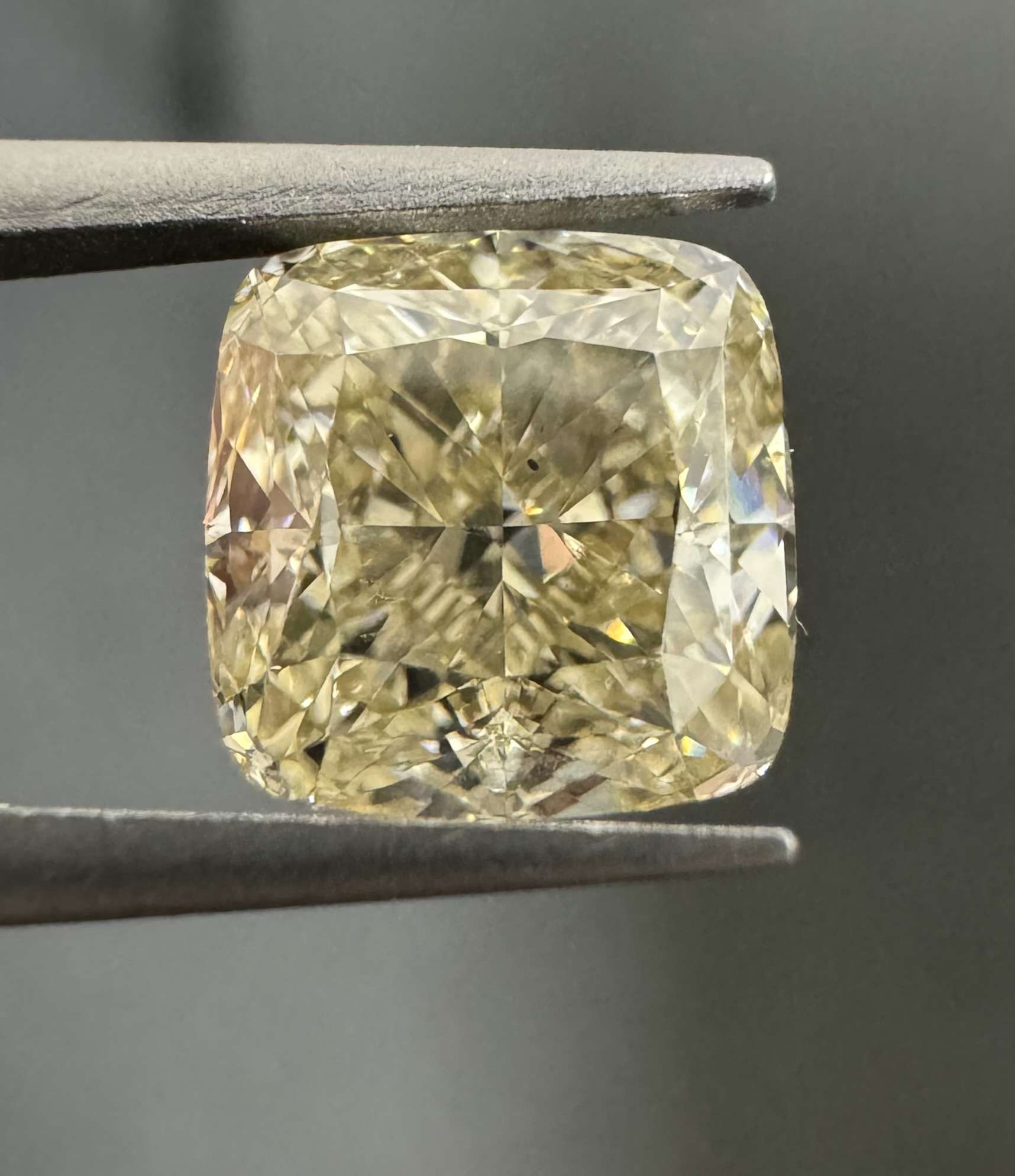 2.01ct Cushion SINGLE image 2 of 3