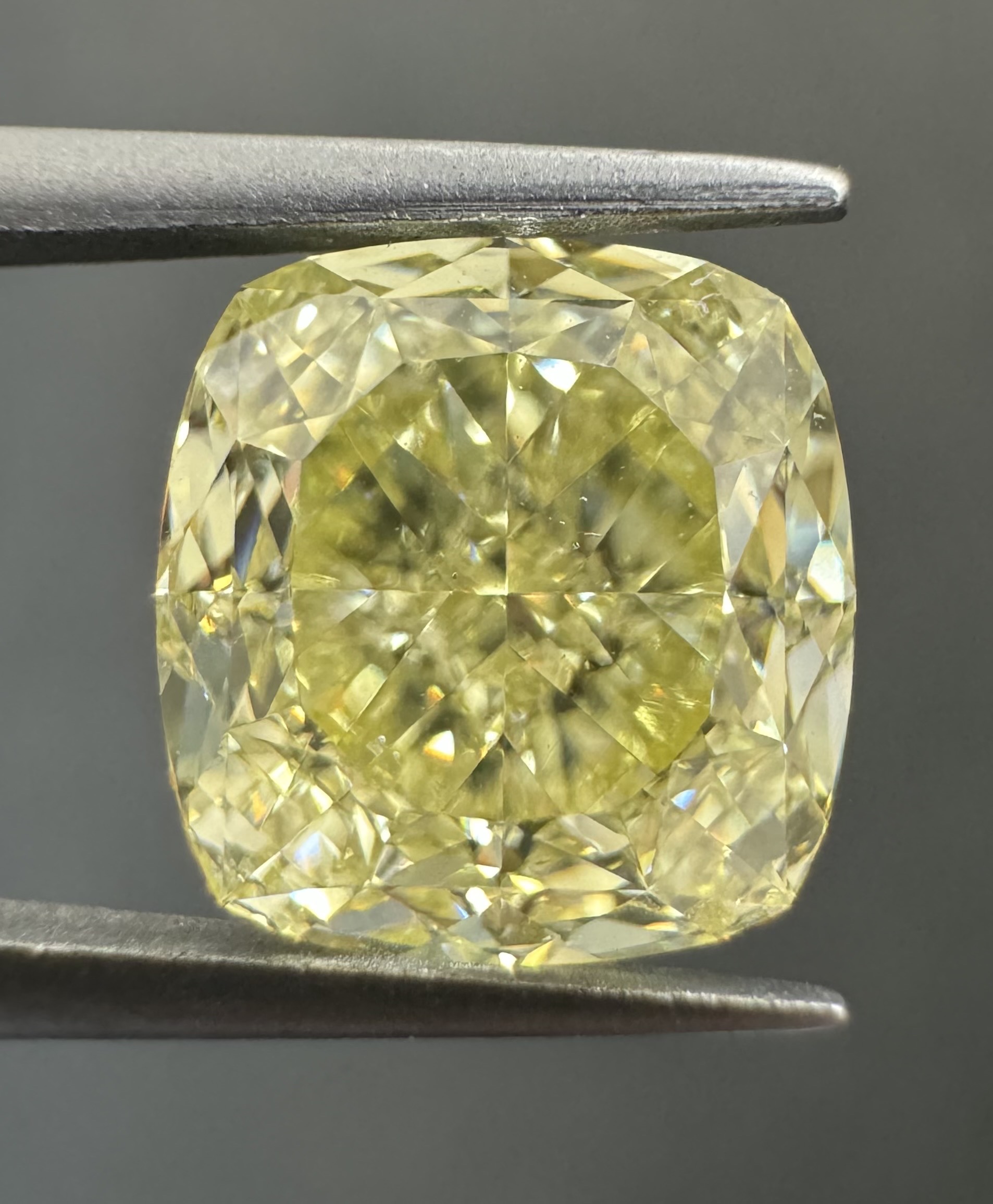 2.95ct Cushion SINGLE image 2 of 3