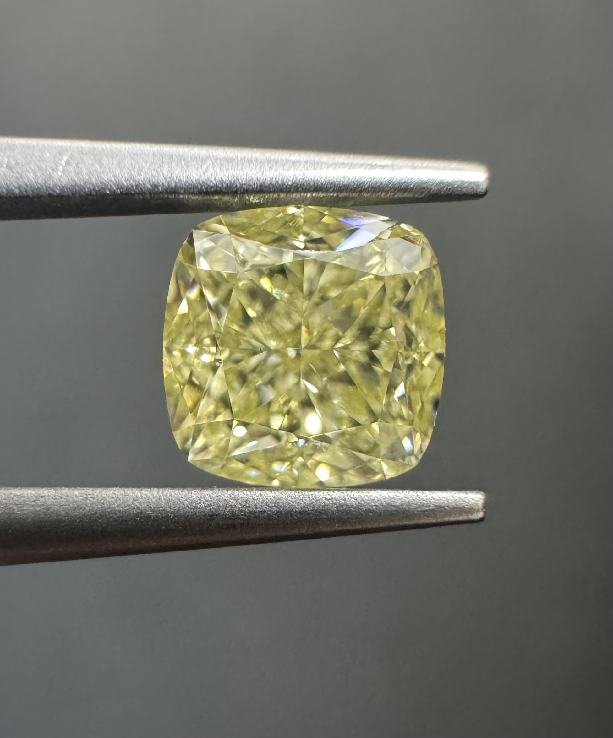 0.95ct Cushion SINGLE image 2 of 3