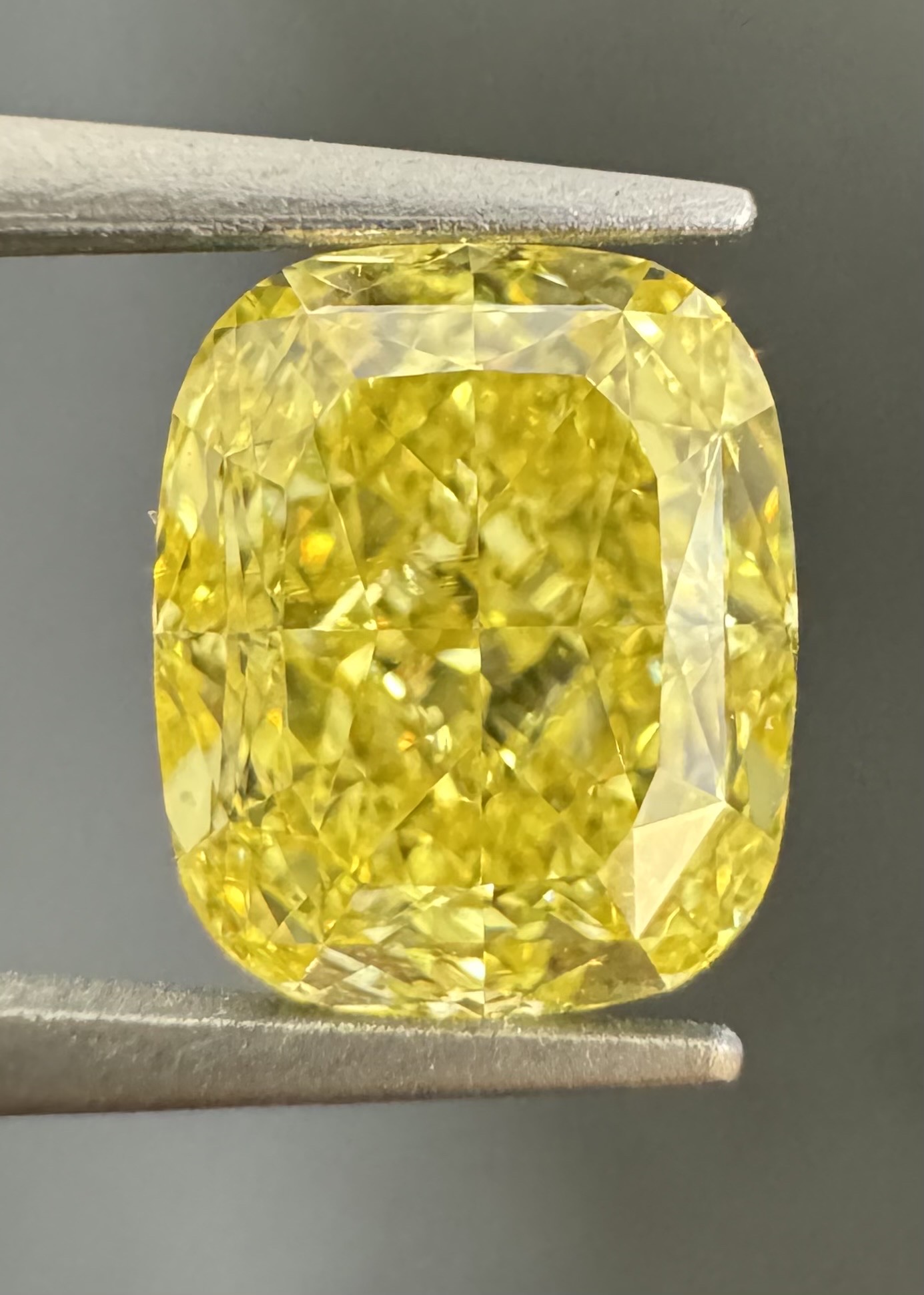 1.71ct Cushion SINGLE image 2 of 3