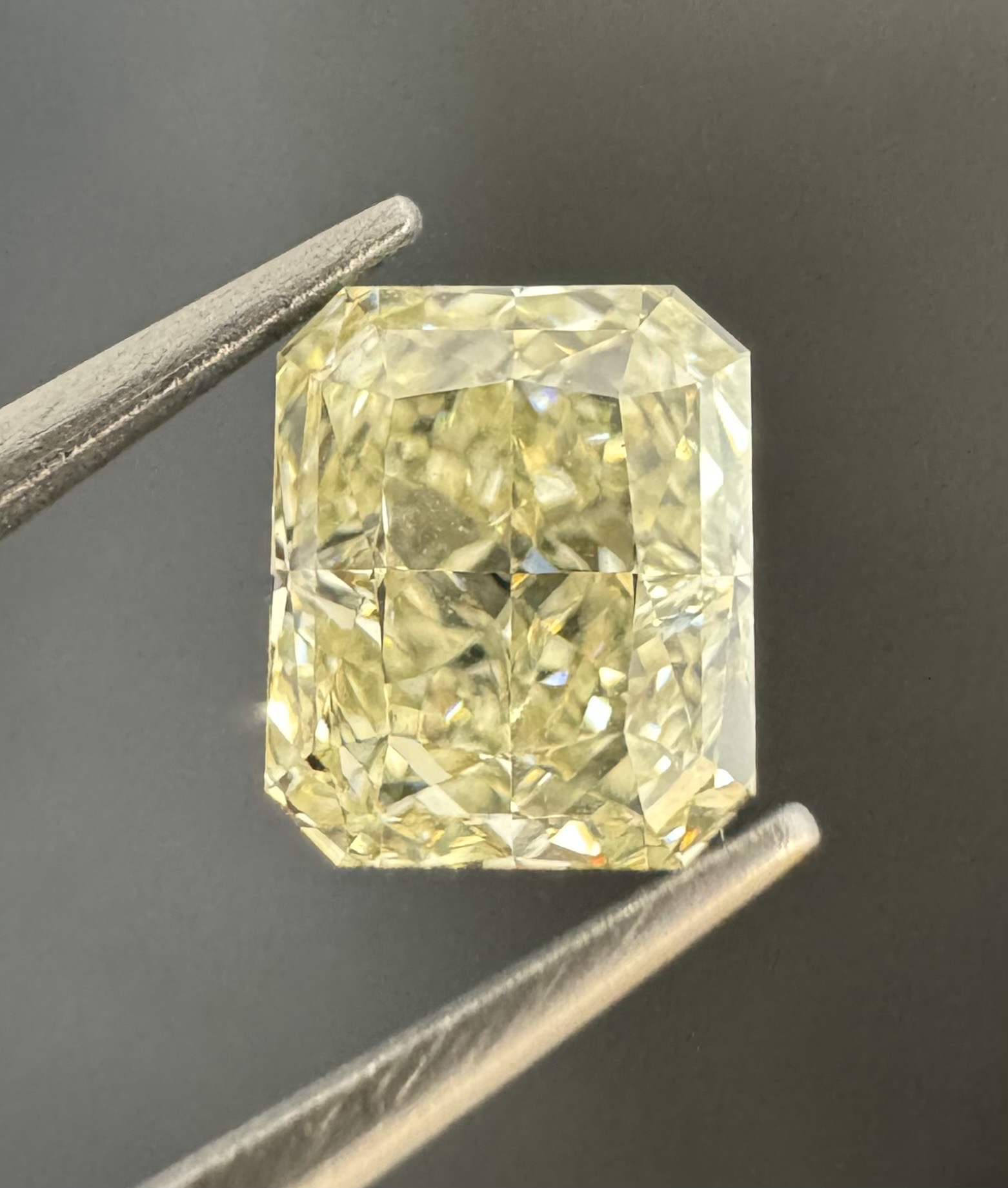 1.02ct Radiant SINGLE image 2 of 3