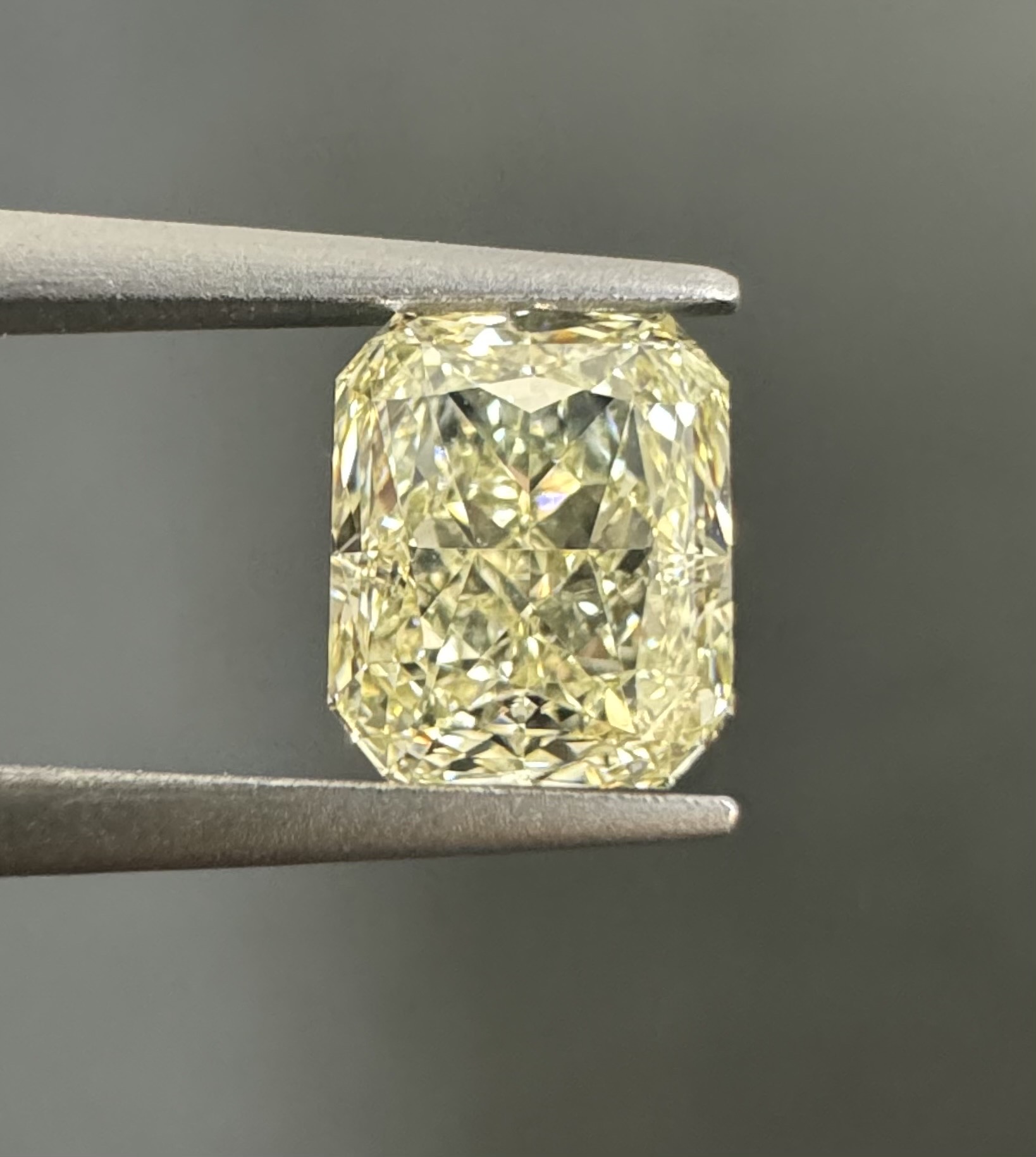 1.01ct Radiant SINGLE image 3 of 4