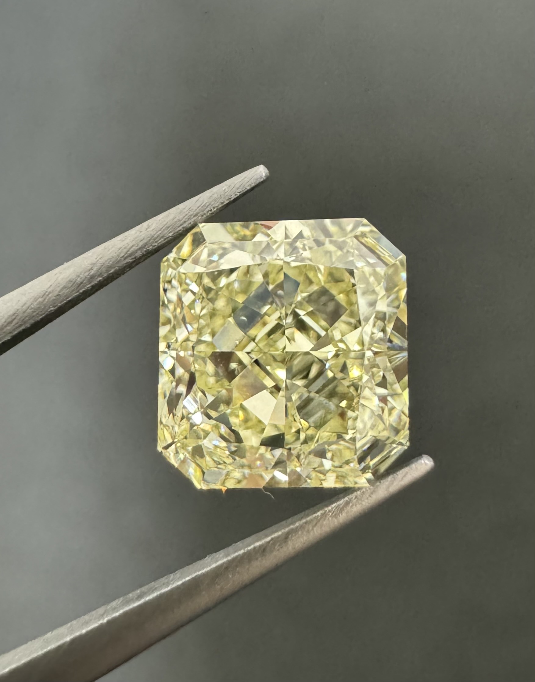 3.01ct Radiant SINGLE image 2 of 3
