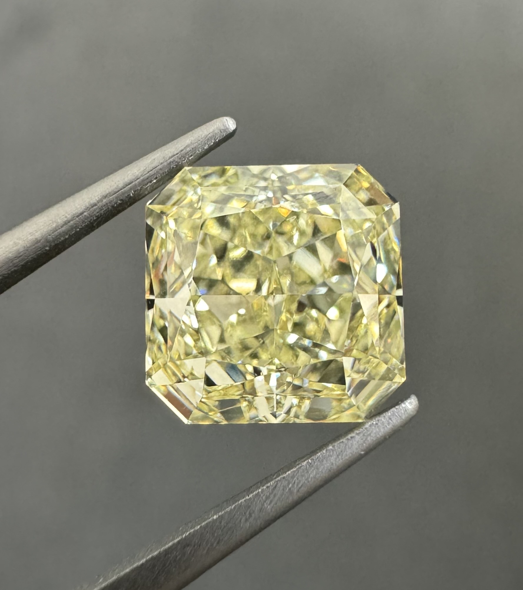 2.66ct Square SINGLE image 2 of 3