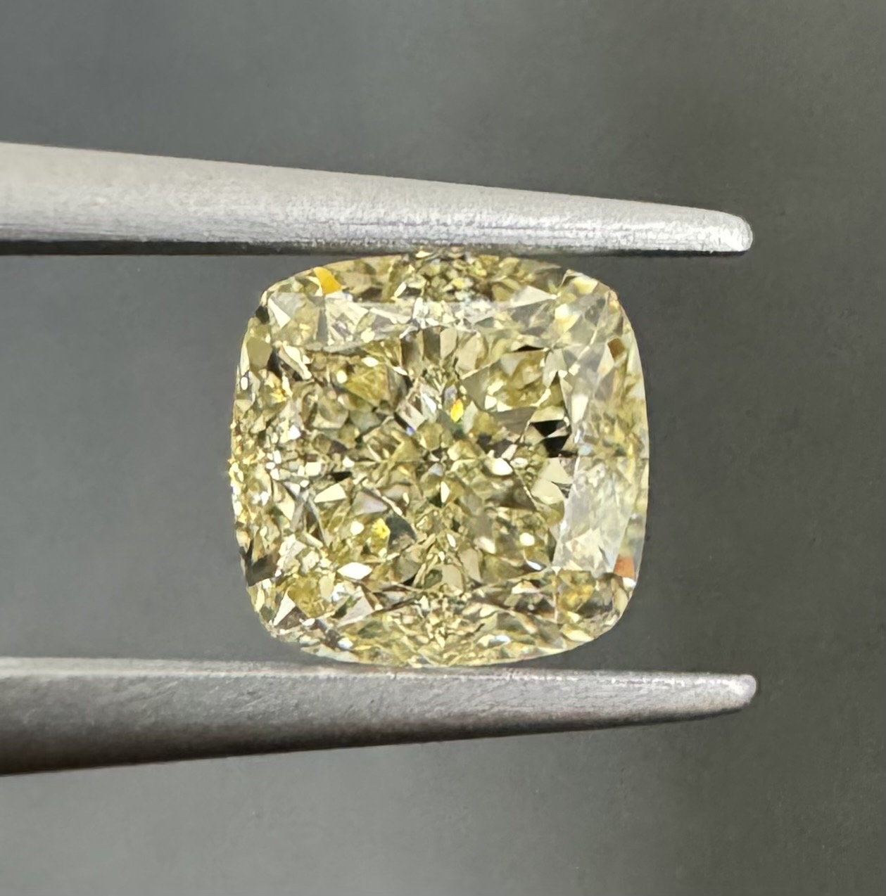 1.73ct Cushion SINGLE image 3 of 4