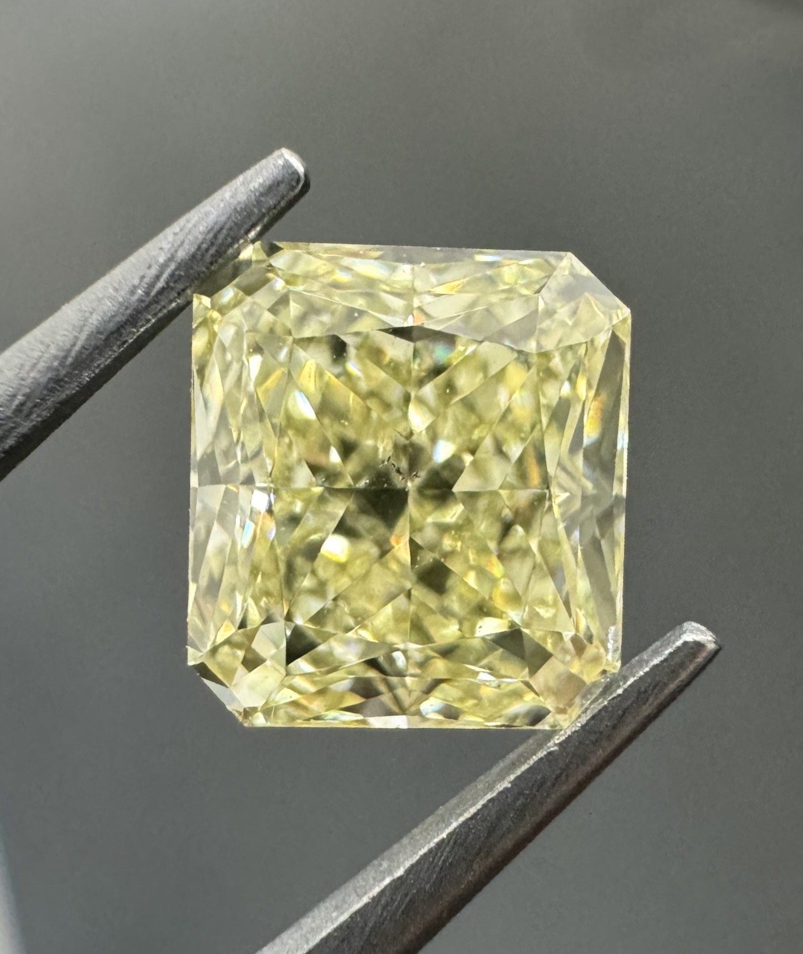 1.06ct Radiant SINGLE image 2 of 3