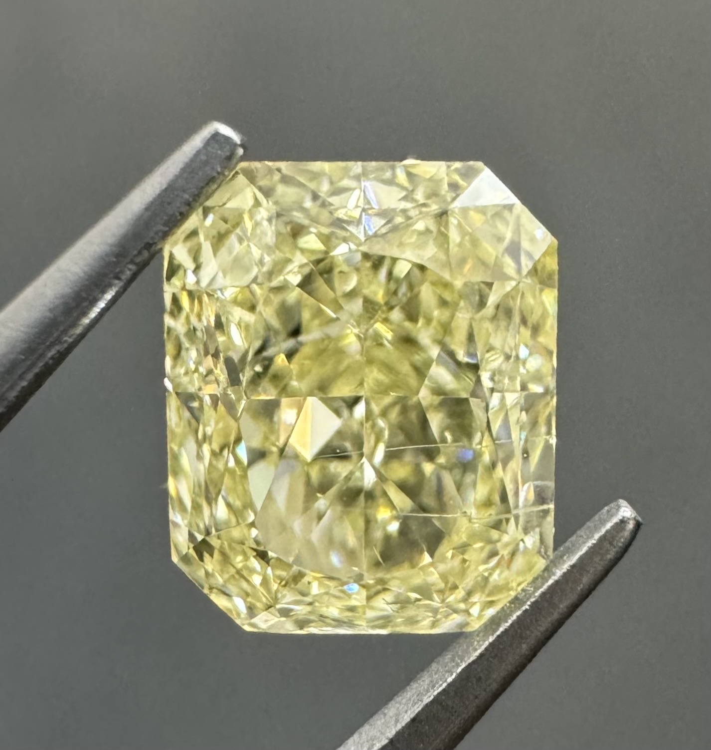 1.00ct Radiant SINGLE image 2 of 3